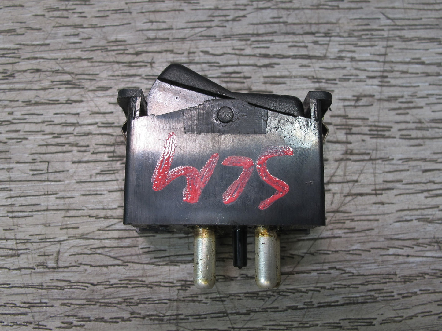 73-85 Mercedes R107 Radio Power Antenna Button Switch 0008206910 OEM