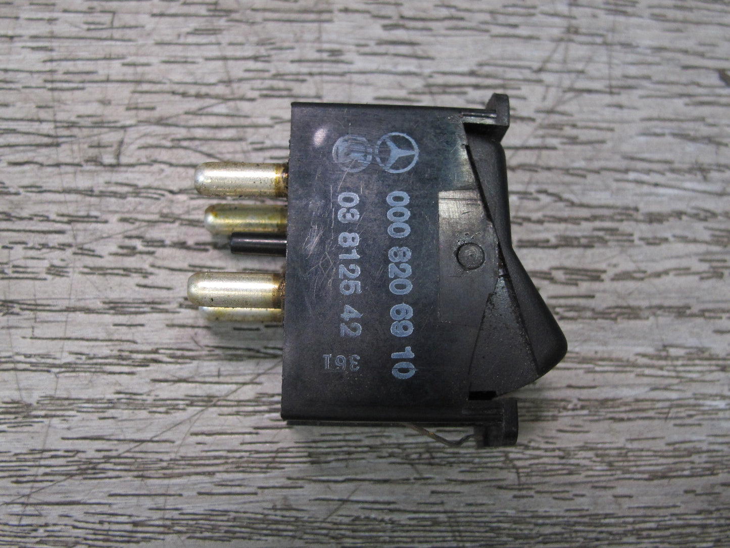 73-85 Mercedes R107 Radio Power Antenna Button Switch 0008206910 OEM