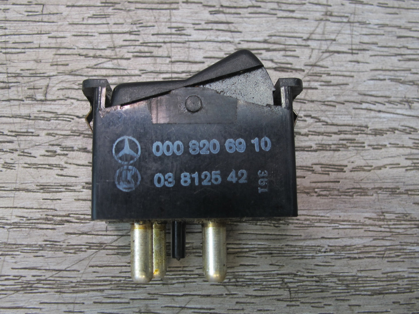 73-85 Mercedes R107 Radio Power Antenna Button Switch 0008206910 OEM