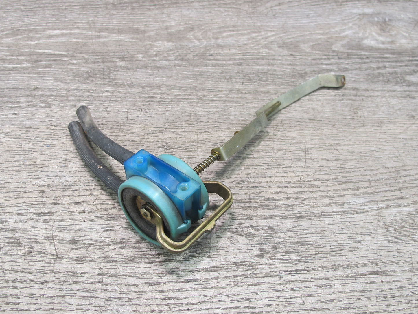 73-85 Mercedes R107 Rear Trunk Lid Lock Vacuum Actuator OEM