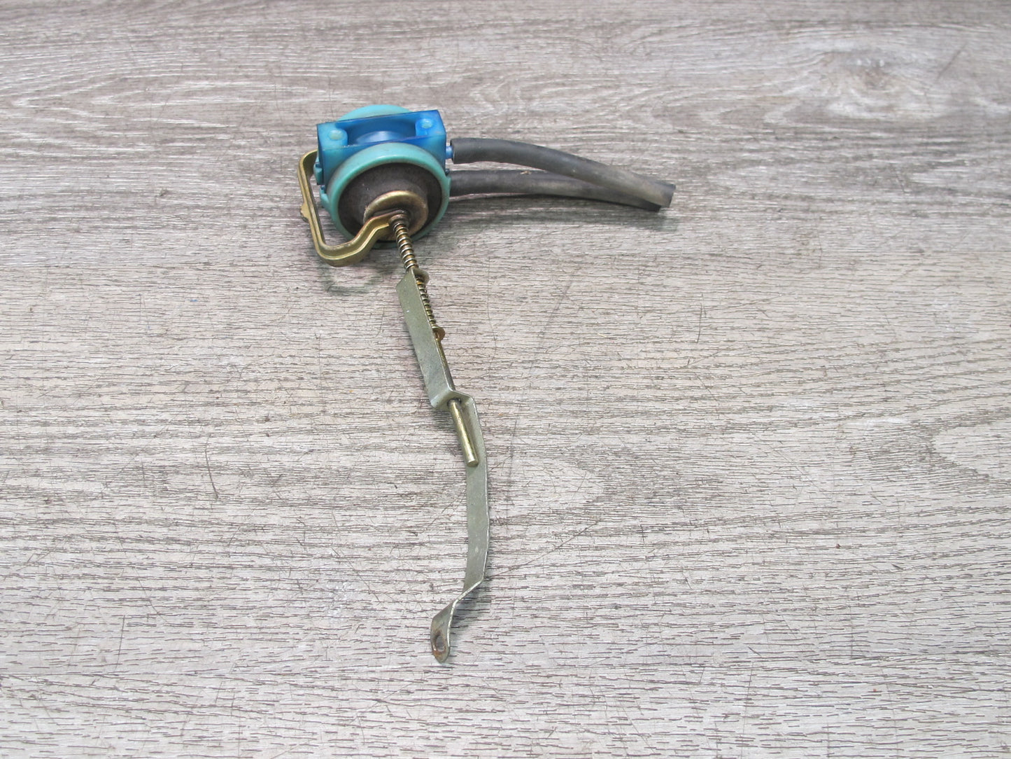 73-85 Mercedes R107 Rear Trunk Lid Lock Vacuum Actuator OEM