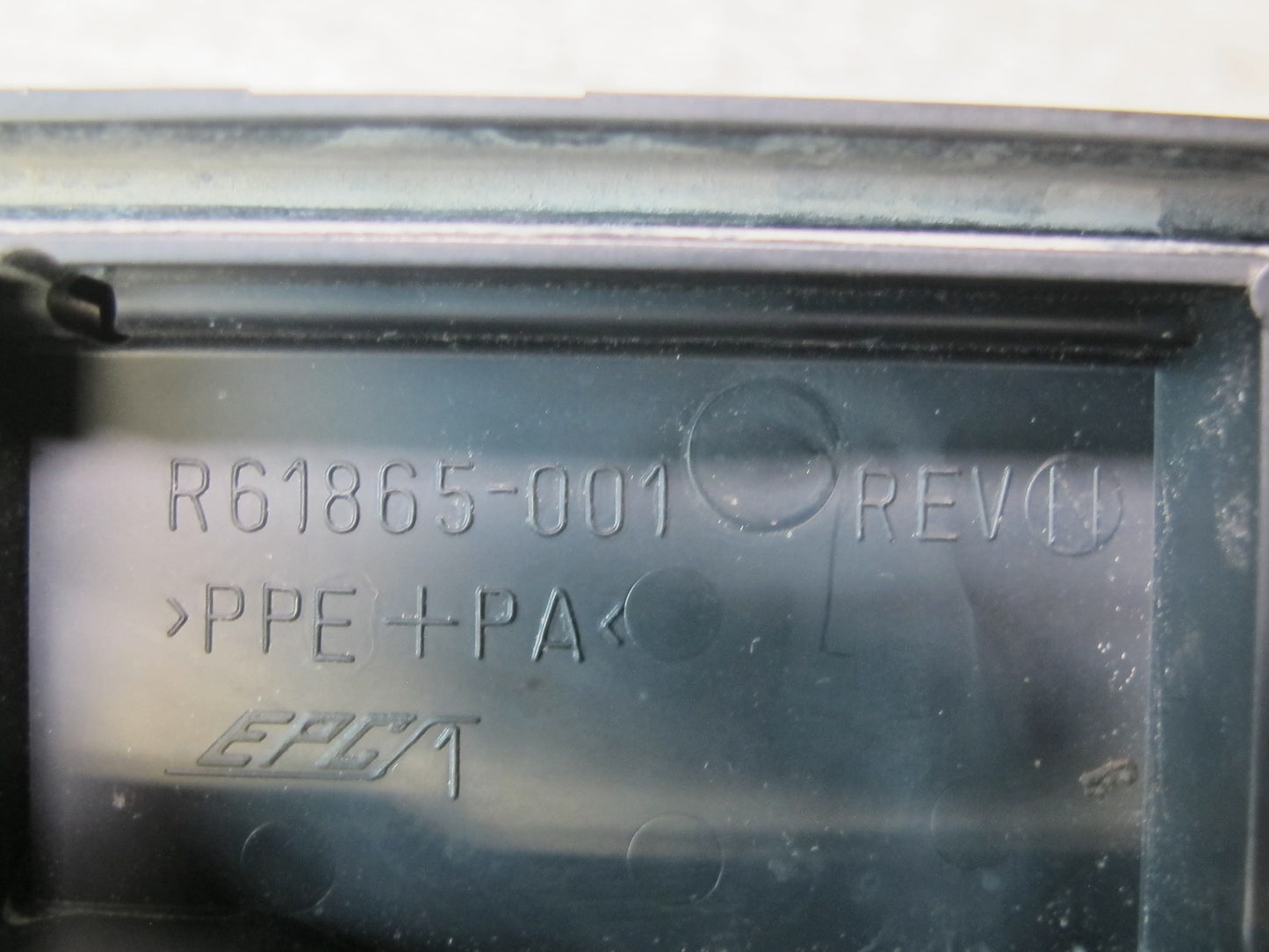 2009 Pontiac Solstice GXP Under Hood Fuse Relay Box Module 25924177 OEM