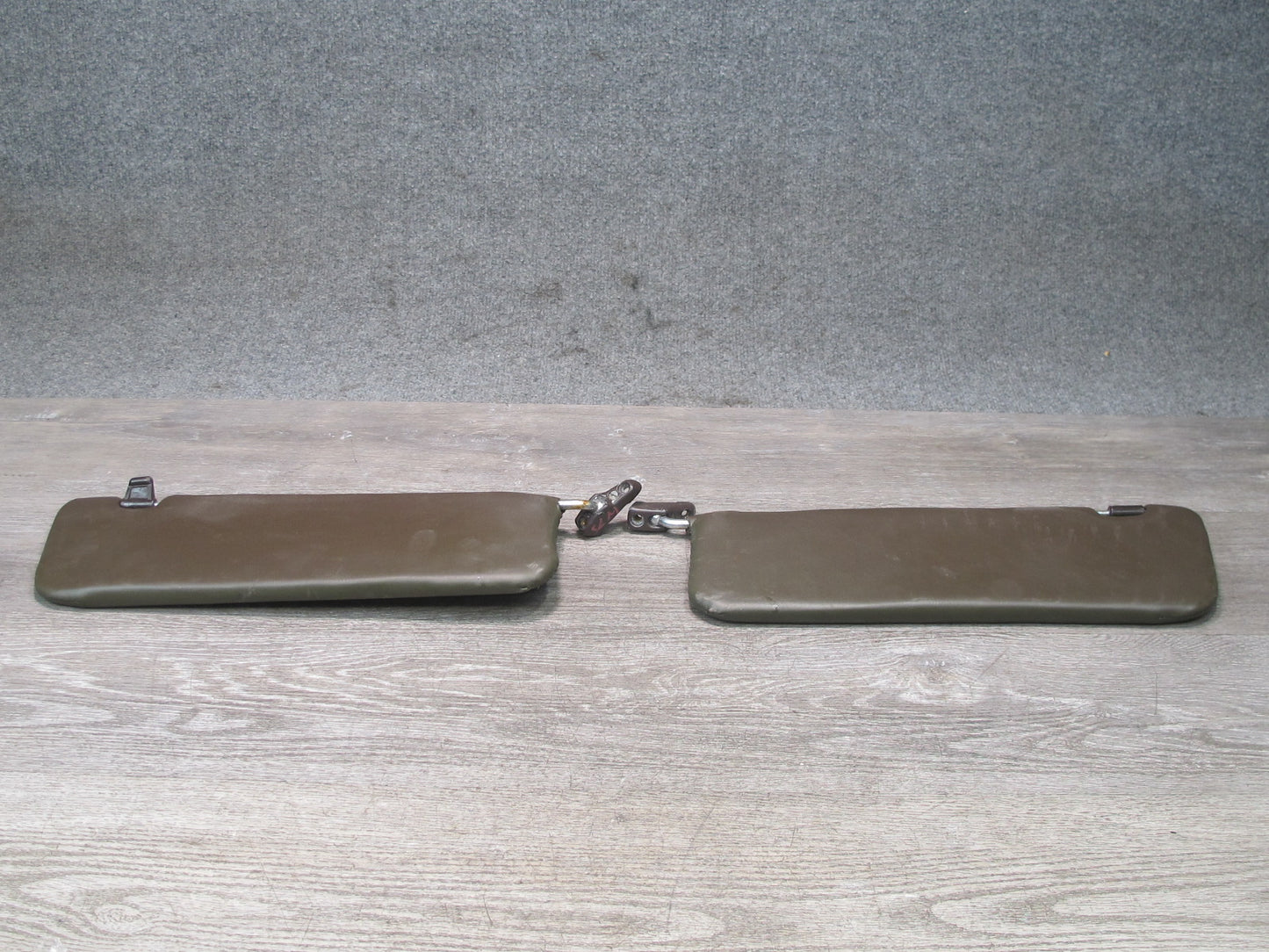 73-85 Mercedes R107 Sl-class Set of 2 Front Left & Right Sun Visor Brown OEM