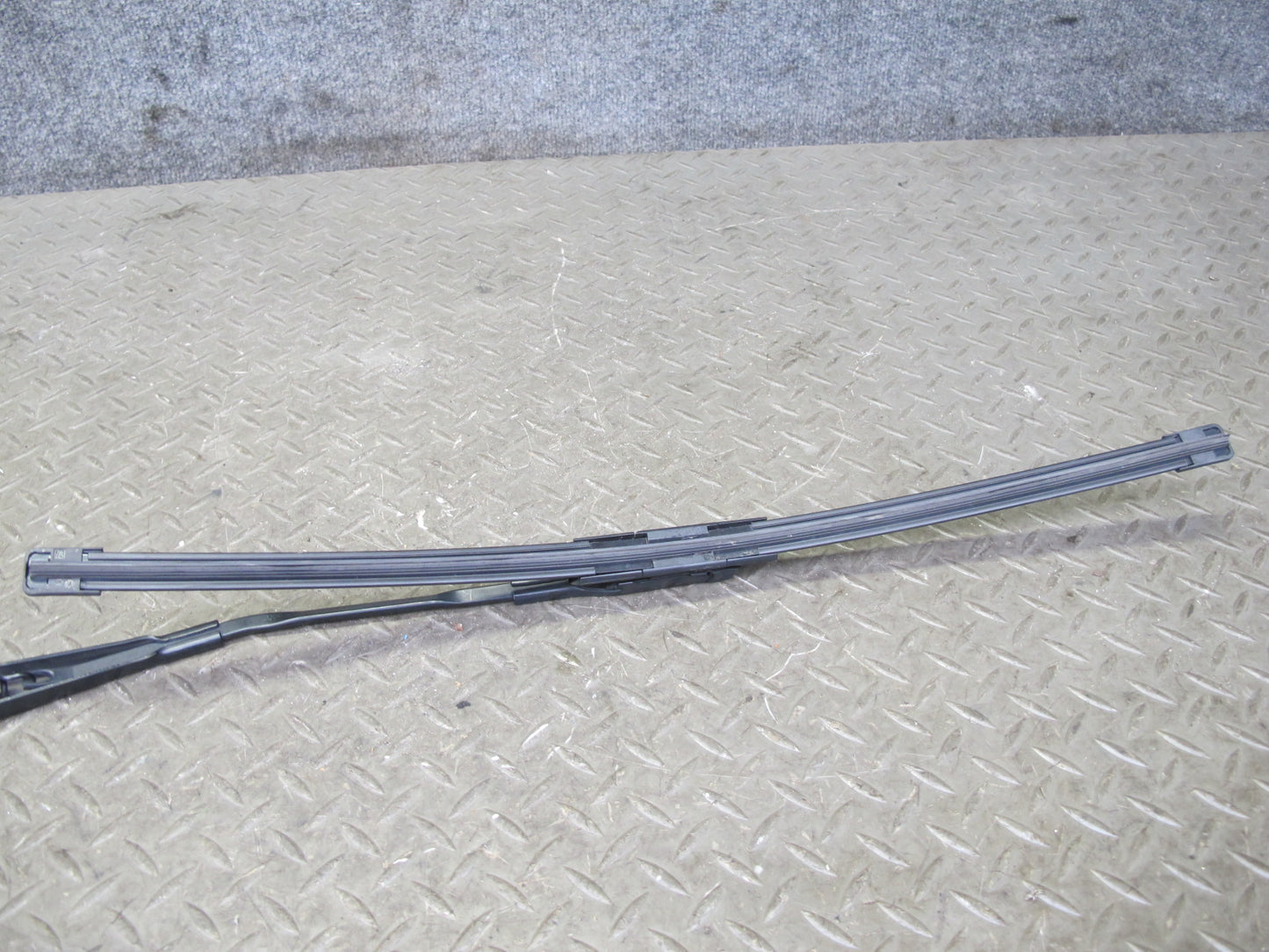 05-11 Mercedes R171 Slk-class Set of 2 Front Left & Right Wiper Arm OEM