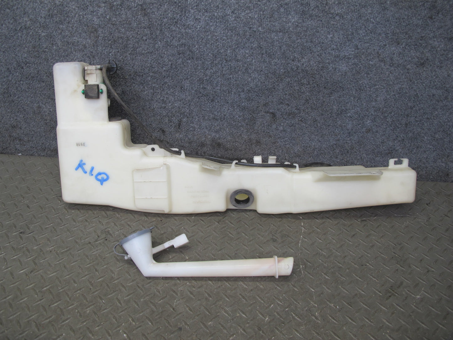 2011-2020 Infiniti QX56 QX80 Windshield Washer Fluid Reservoir Tank W/ Pump
