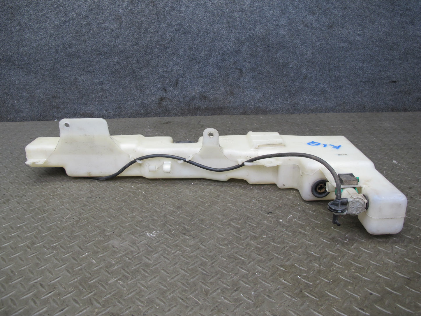 2011-2020 Infiniti QX56 QX80 Windshield Washer Fluid Reservoir Tank W/ Pump