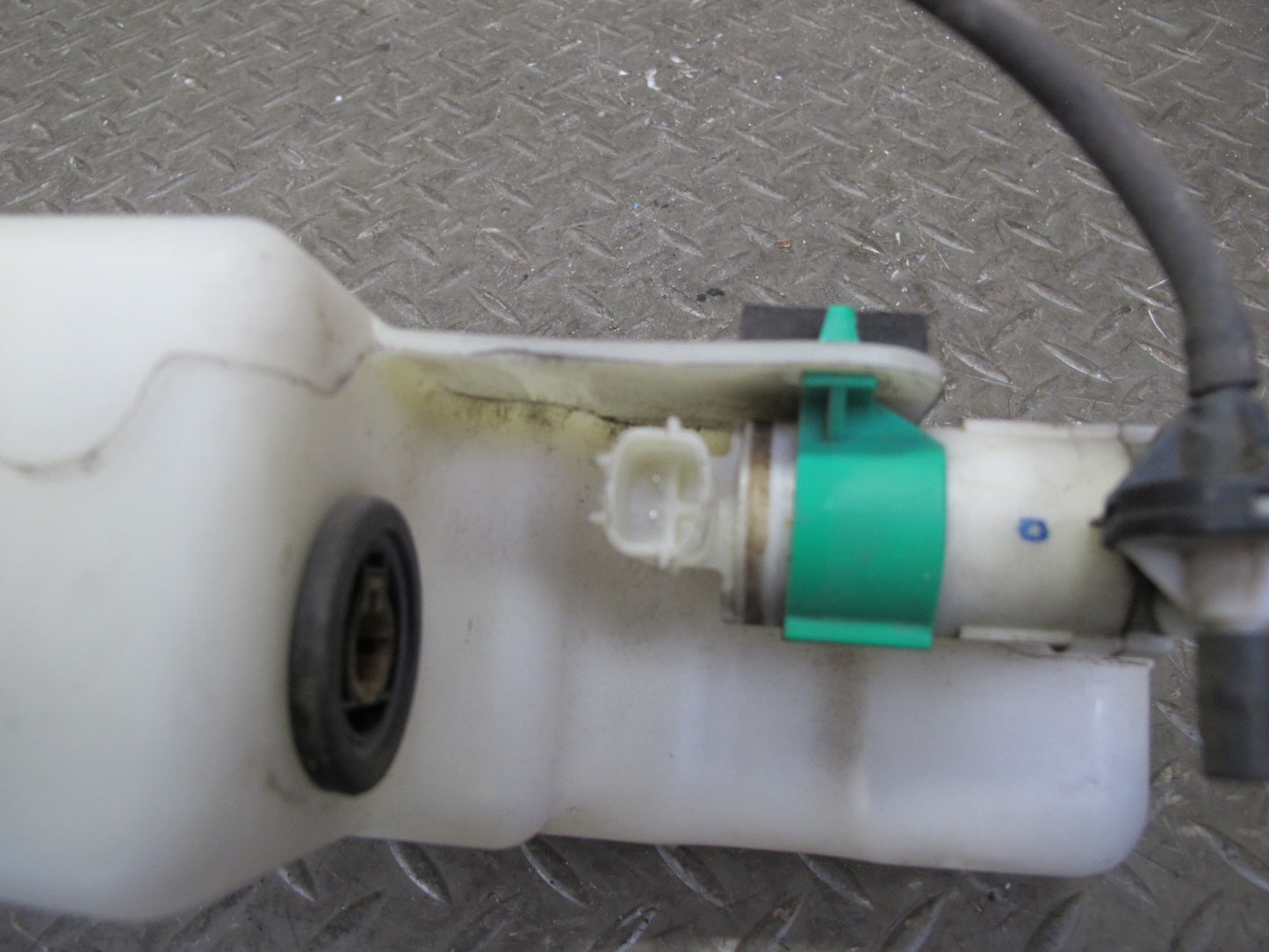 2011-2020 Infiniti QX56 QX80 Windshield Washer Fluid Reservoir Tank W/ Pump