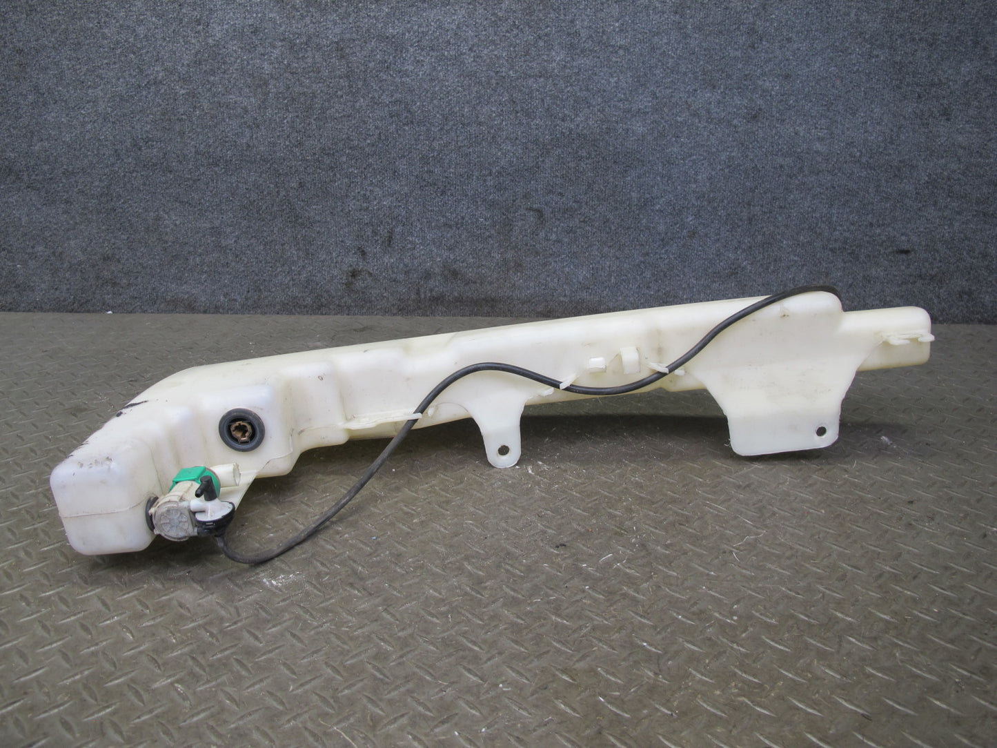 2011-2020 Infiniti QX56 QX80 Windshield Washer Fluid Reservoir Tank W/ Pump
