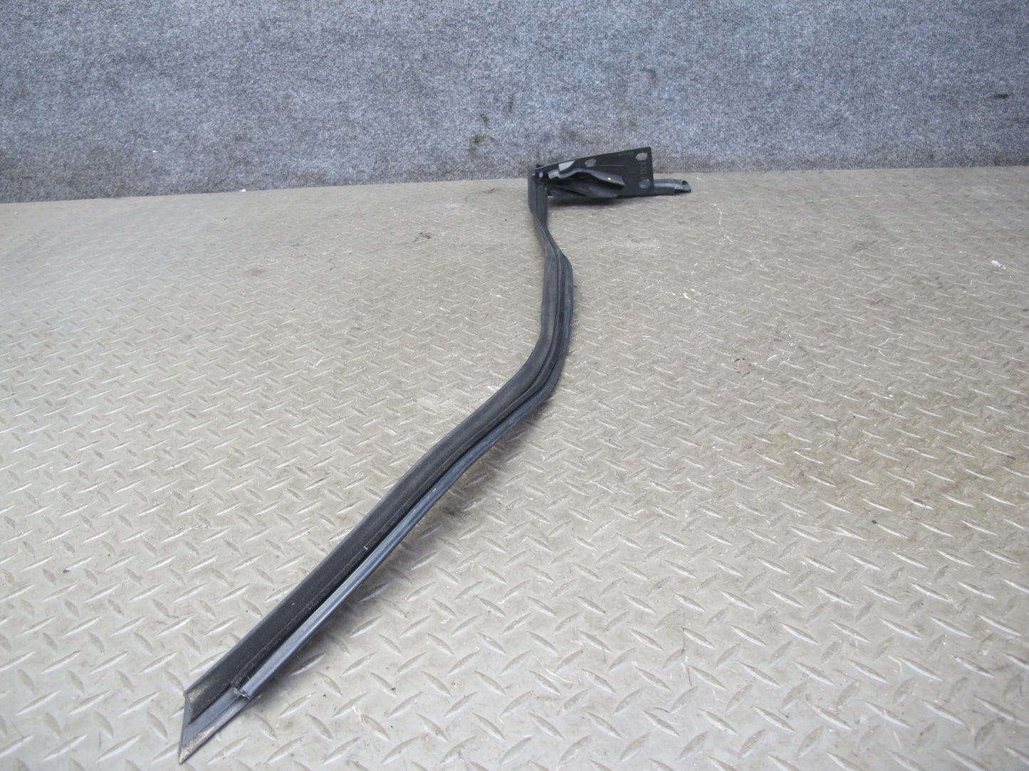 05-11 Mercedes R171 SLK Right Door Window Belt Rail Weatherstrip Seal Set OEM