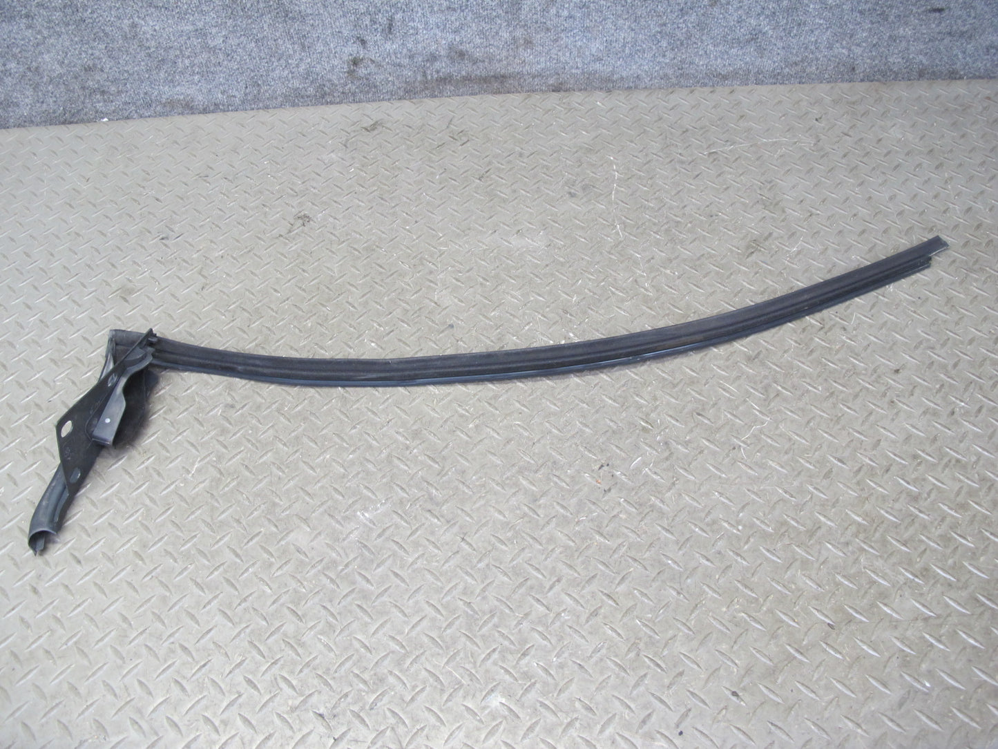 05-11 Mercedes R171 SLK Left Door Window Belt Rail Weatherstrip Seal Set OEM