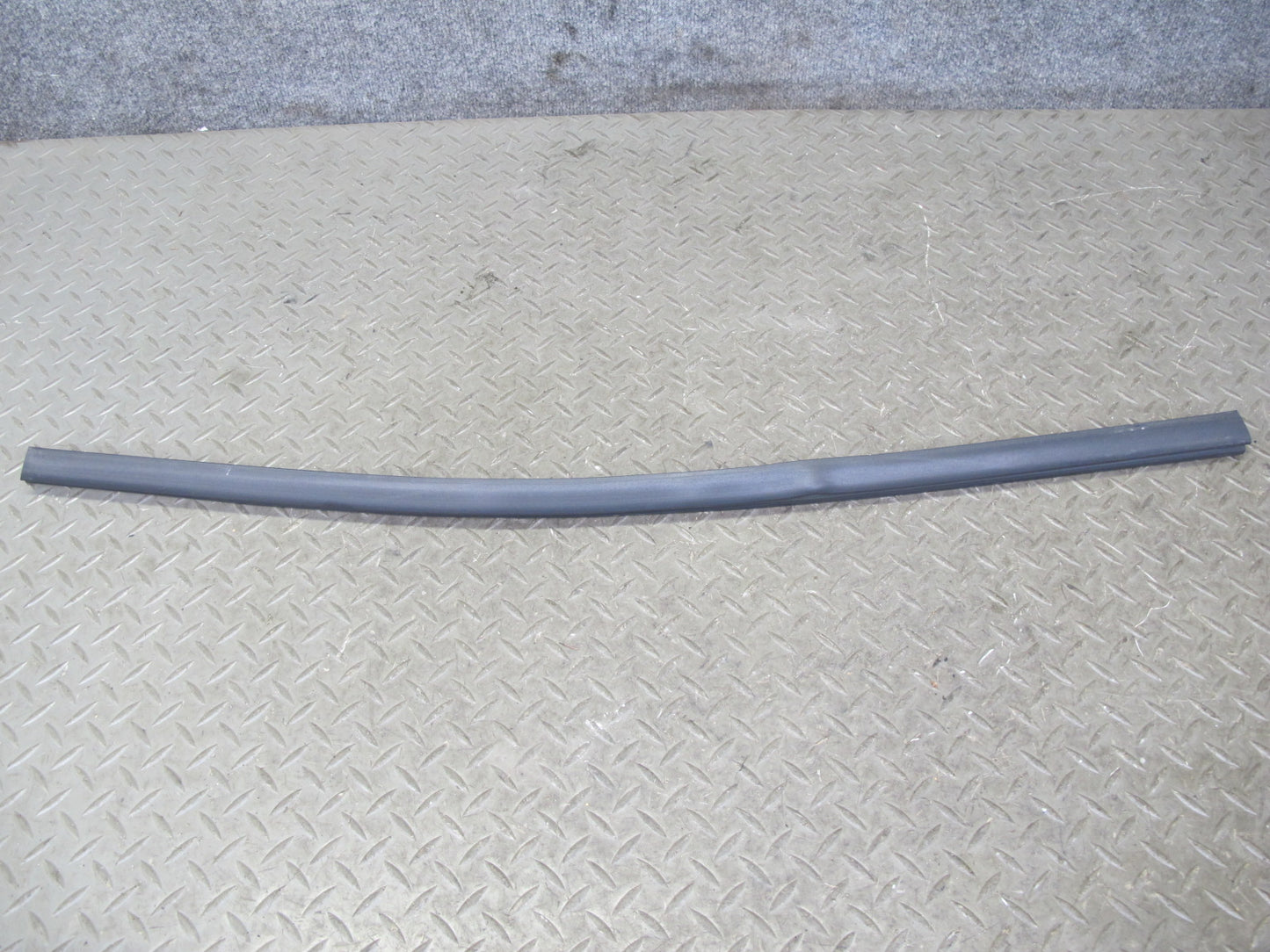 05-11 Mercedes R171 SLK Left Door Window Belt Rail Weatherstrip Seal Set OEM