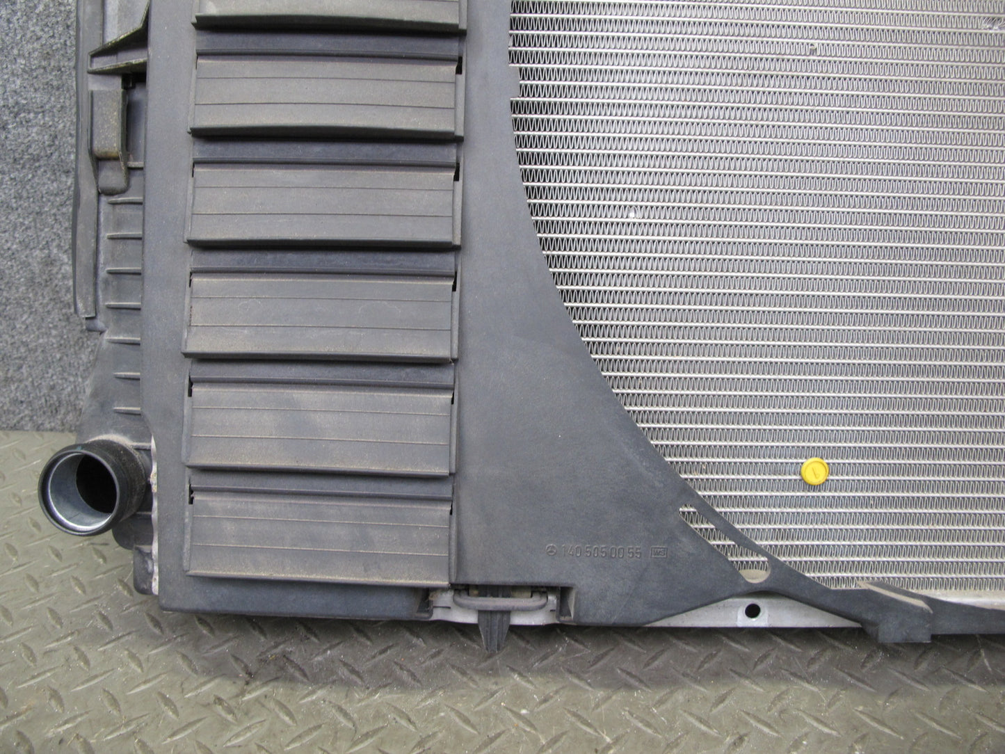 96-99 Mercedes W140 C140 CL600 S600 Engine Cooling Radiator w Shroud OEM