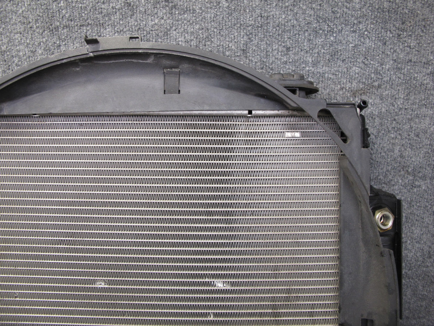 96-99 Mercedes W140 C140 CL600 S600 Engine Cooling Radiator w Shroud OEM