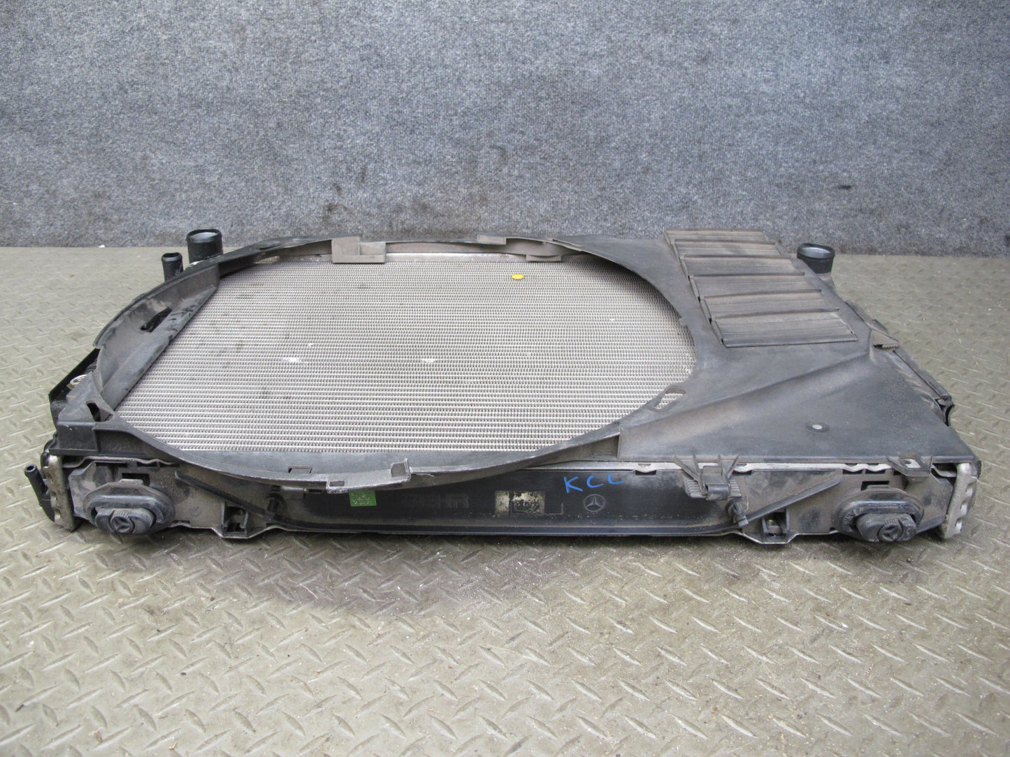 96-99 Mercedes W140 C140 CL600 S600 Engine Cooling Radiator w Shroud OEM