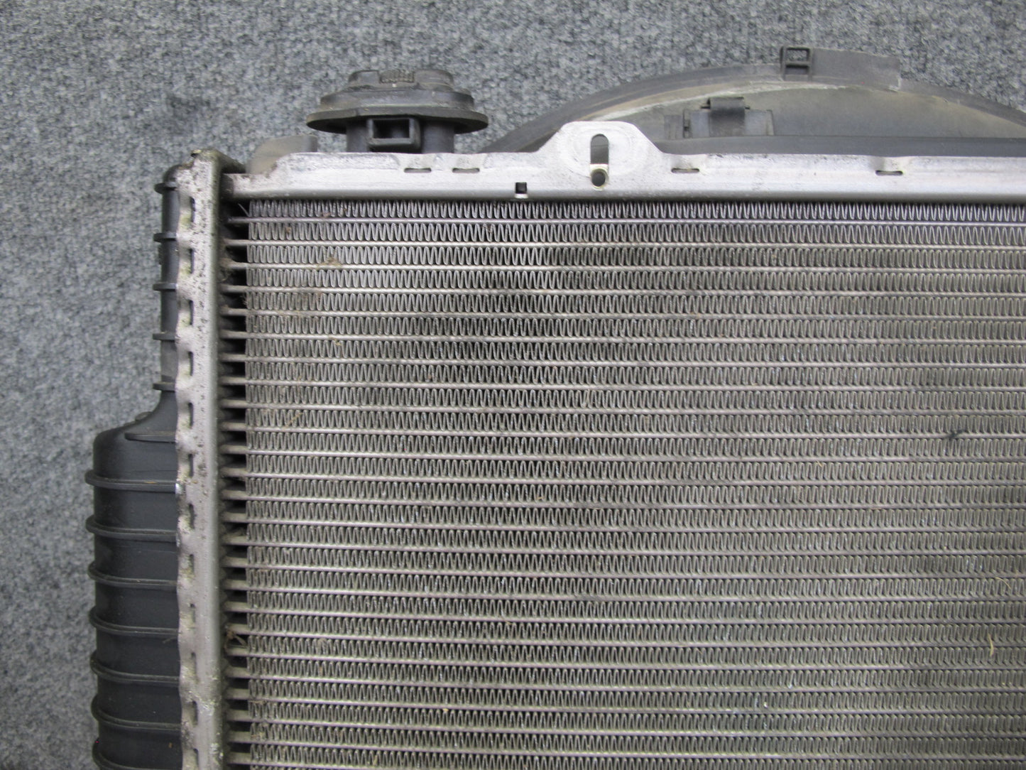 96-99 Mercedes W140 C140 CL600 S600 Engine Cooling Radiator w Shroud OEM