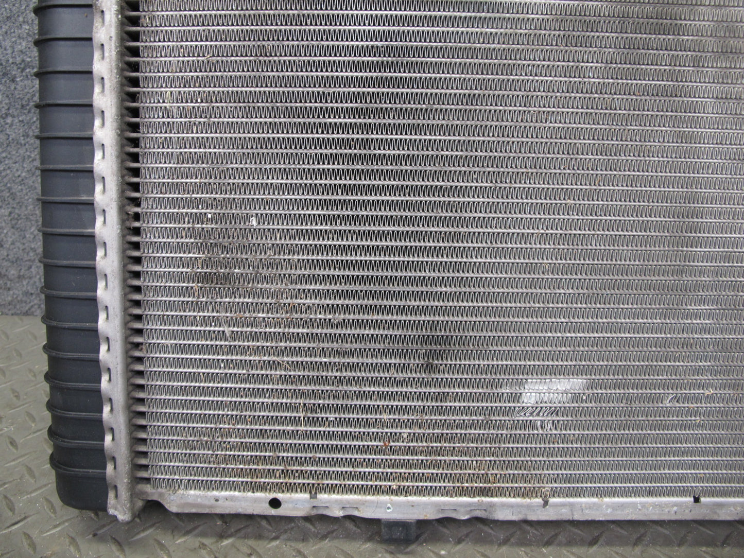96-99 Mercedes W140 C140 CL600 S600 Engine Cooling Radiator w Shroud OEM