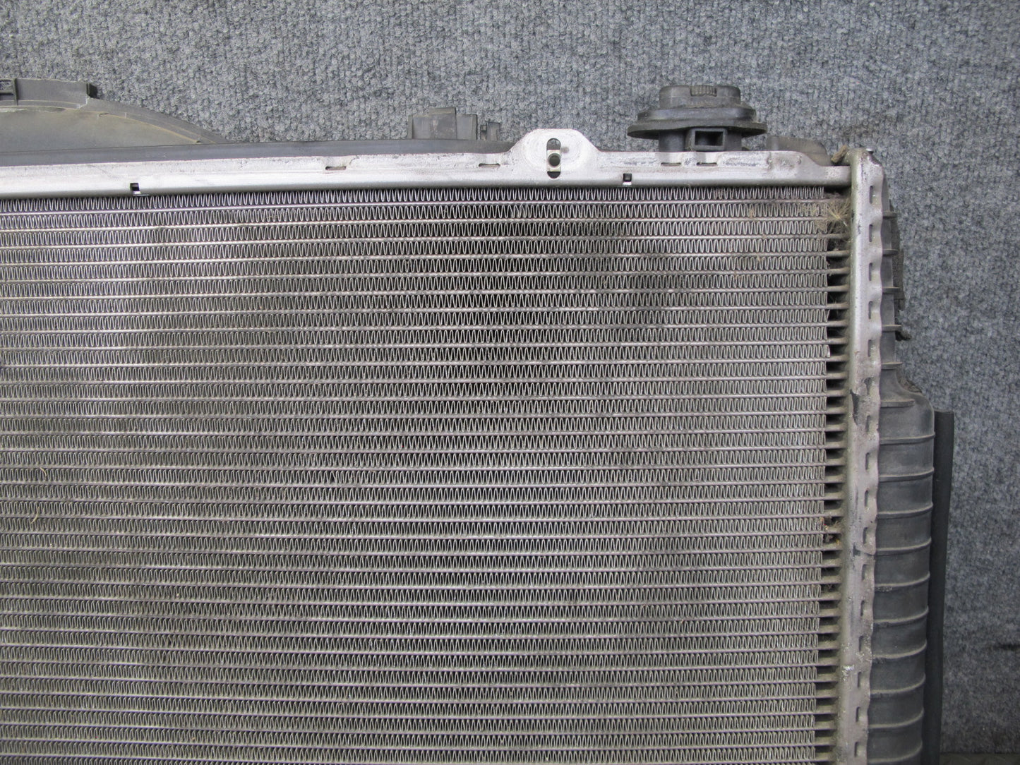 96-99 Mercedes W140 C140 CL600 S600 Engine Cooling Radiator w Shroud OEM