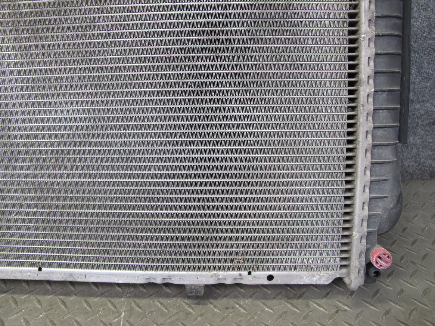 96-99 Mercedes W140 C140 CL600 S600 Engine Cooling Radiator w Shroud OEM