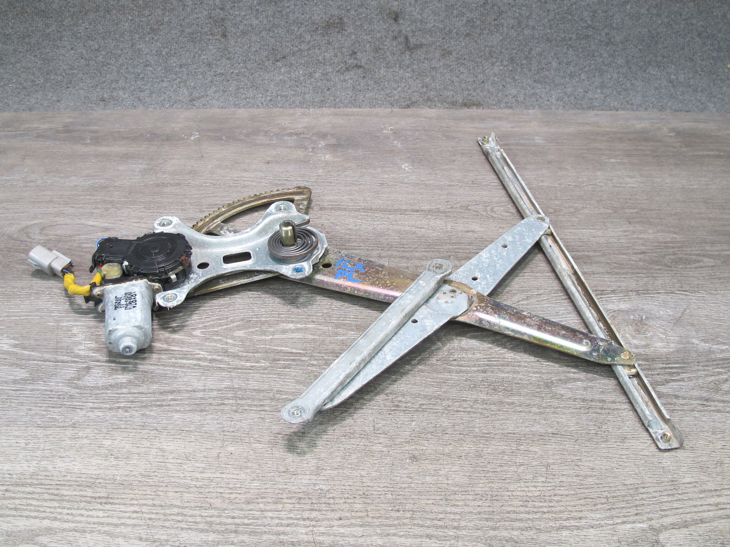 1998-2007 Lexus J100 LX470 Front Left Driver Side Window Regulator W/ Motor