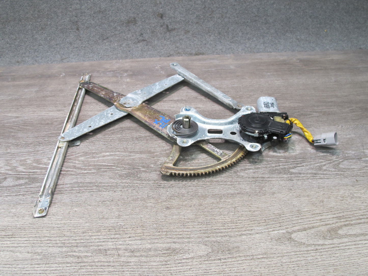 1998-2007 Lexus J100 LX470 Front Left Driver Side Window Regulator W/ Motor