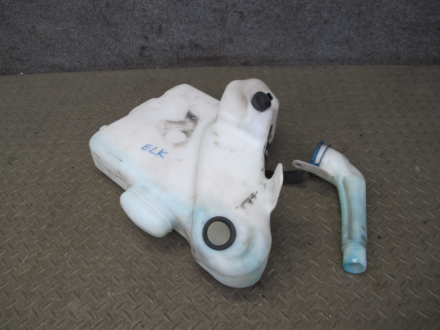 05-11 Mercedes R171 Slk-class Windshield Washer Fluid Reservoir Tank w Pump OEM