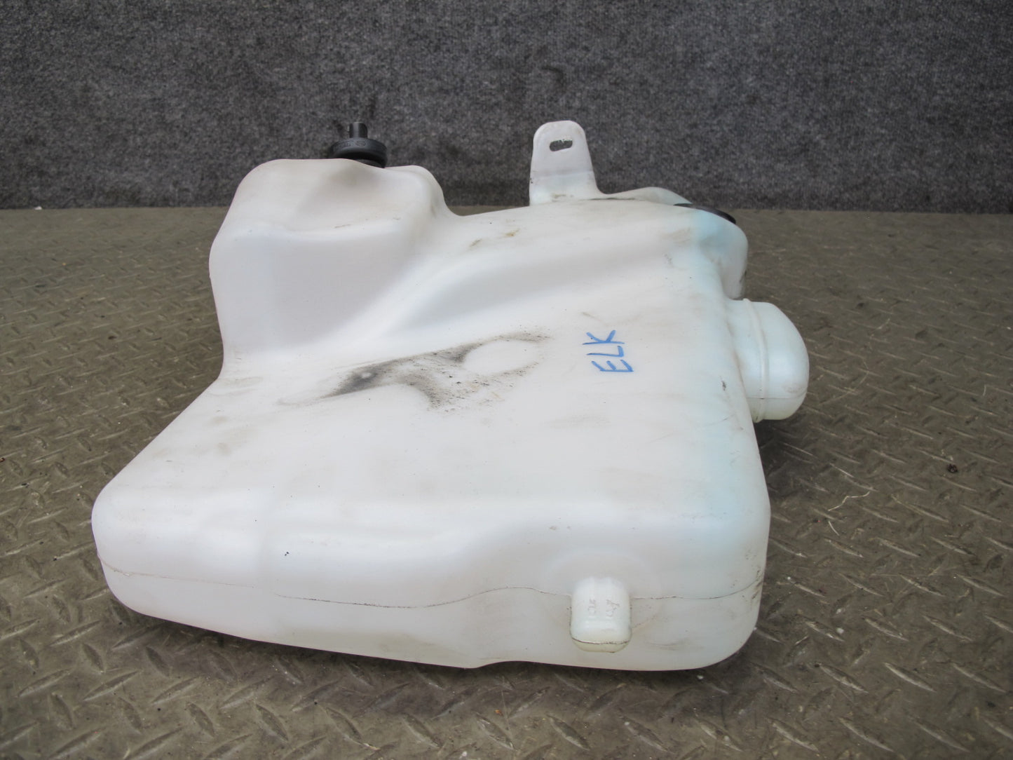 05-11 Mercedes R171 Slk-class Windshield Washer Fluid Reservoir Tank w Pump OEM