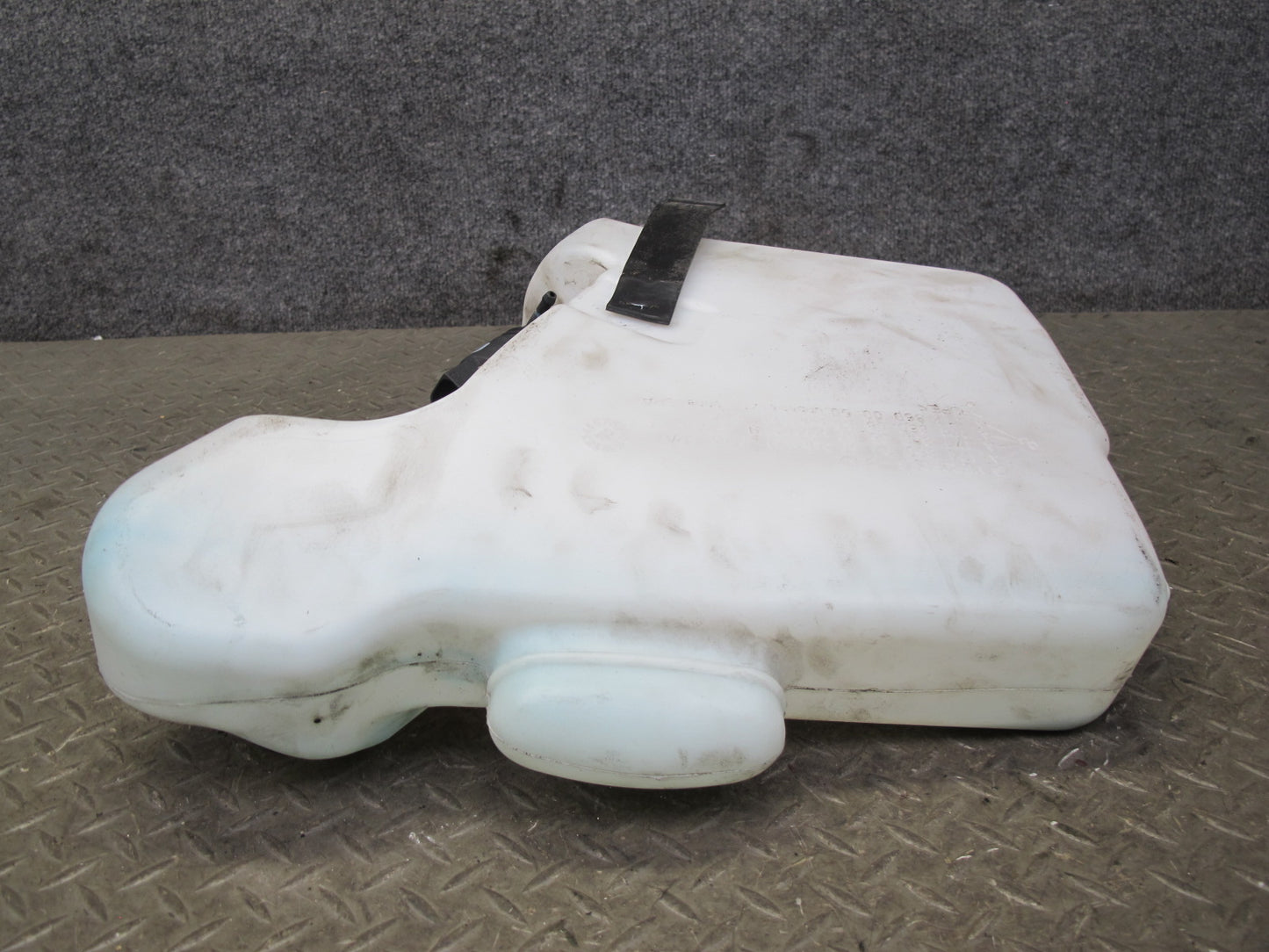 05-11 Mercedes R171 Slk-class Windshield Washer Fluid Reservoir Tank w Pump OEM
