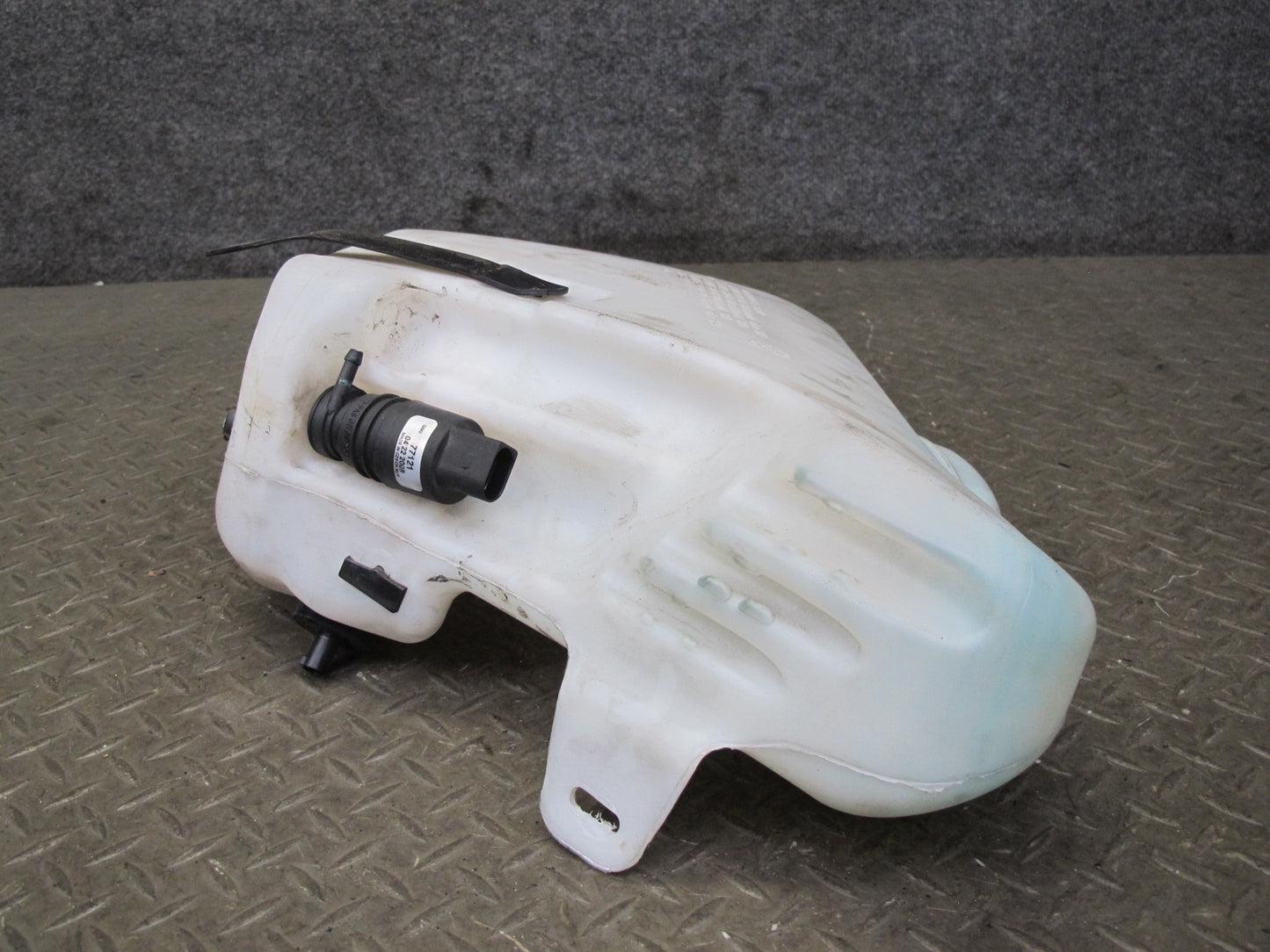 05-11 Mercedes R171 Slk-class Windshield Washer Fluid Reservoir Tank w Pump OEM