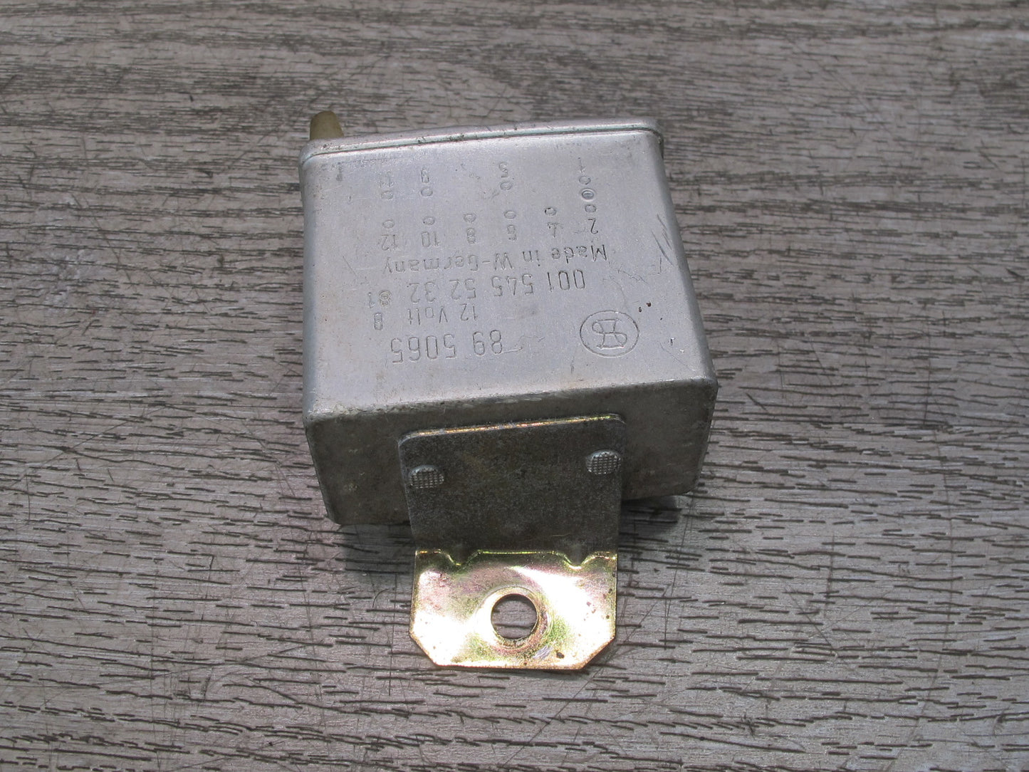 73-89 Mercedes R107 Seat Belt Warning Relay Module Unit 0015455232 OEM