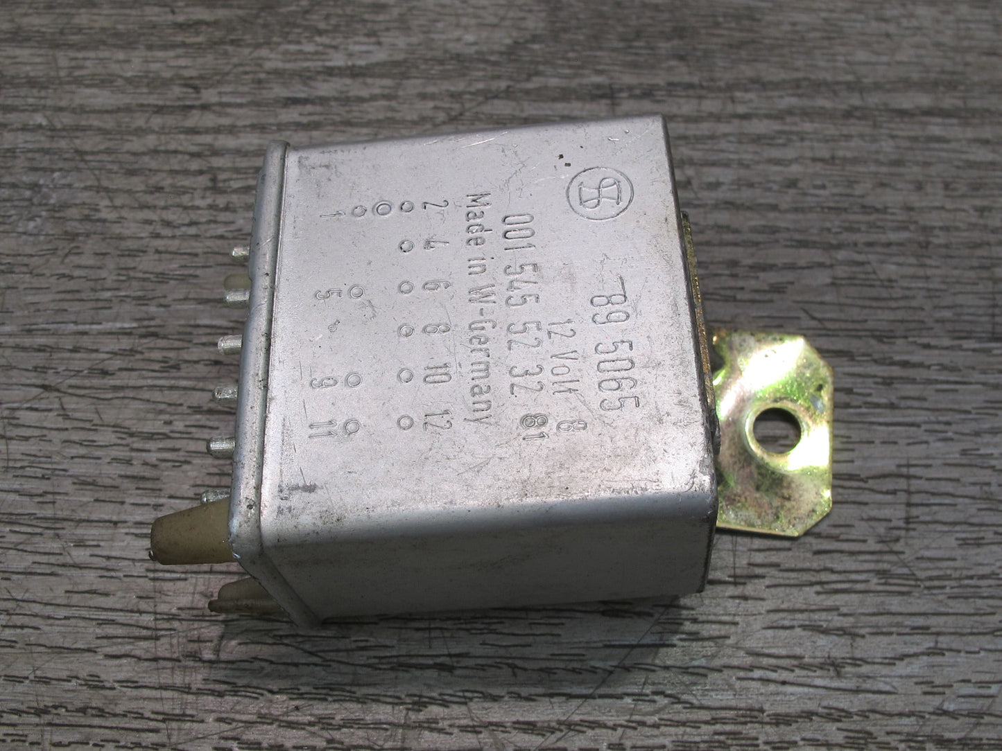 73-89 Mercedes R107 Seat Belt Warning Relay Module Unit 0015455232 OEM
