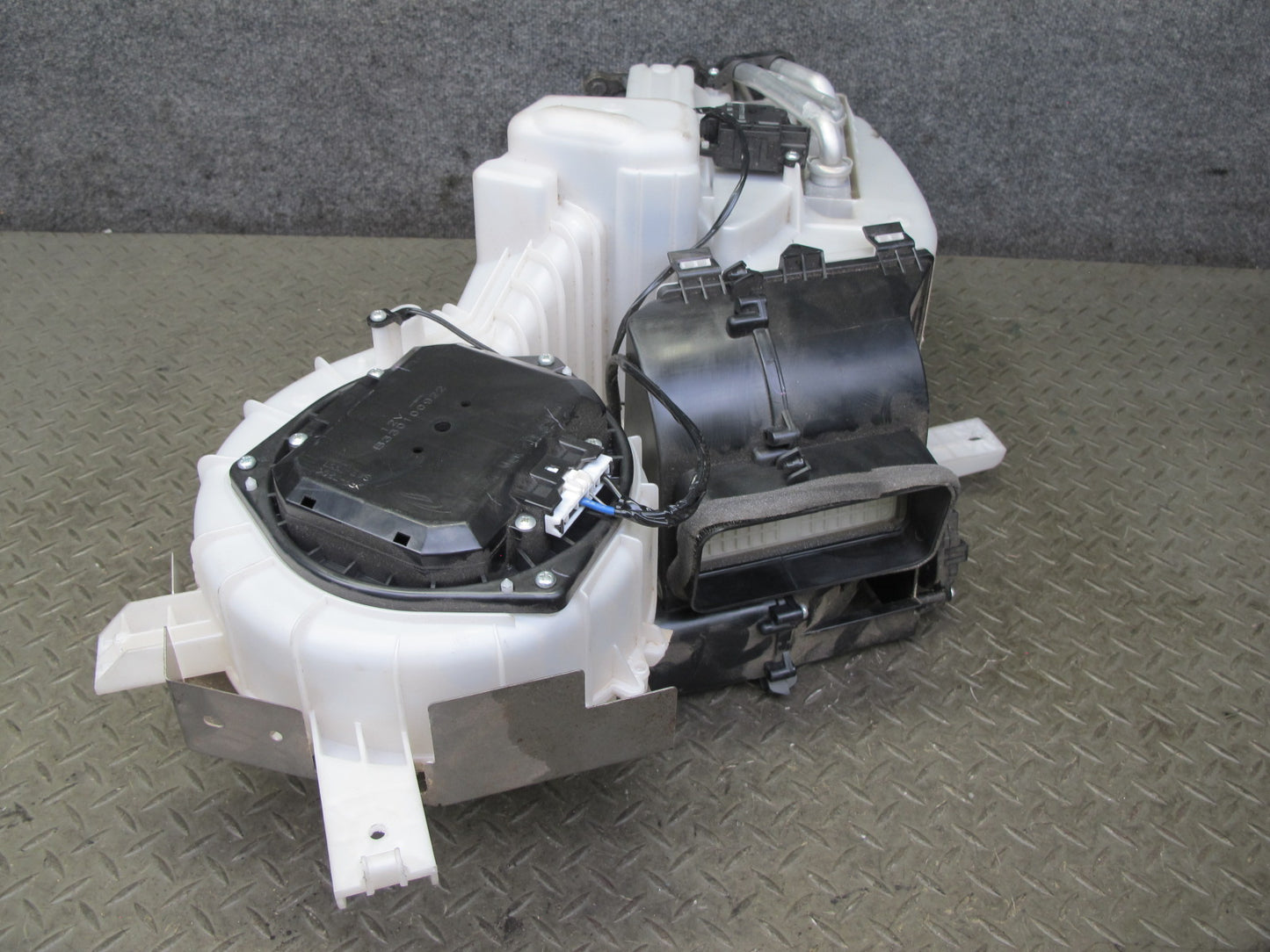 2011-2017 Infiniti QX56 QX80 Rear Hvac A/C Air Heater Blower Assembly