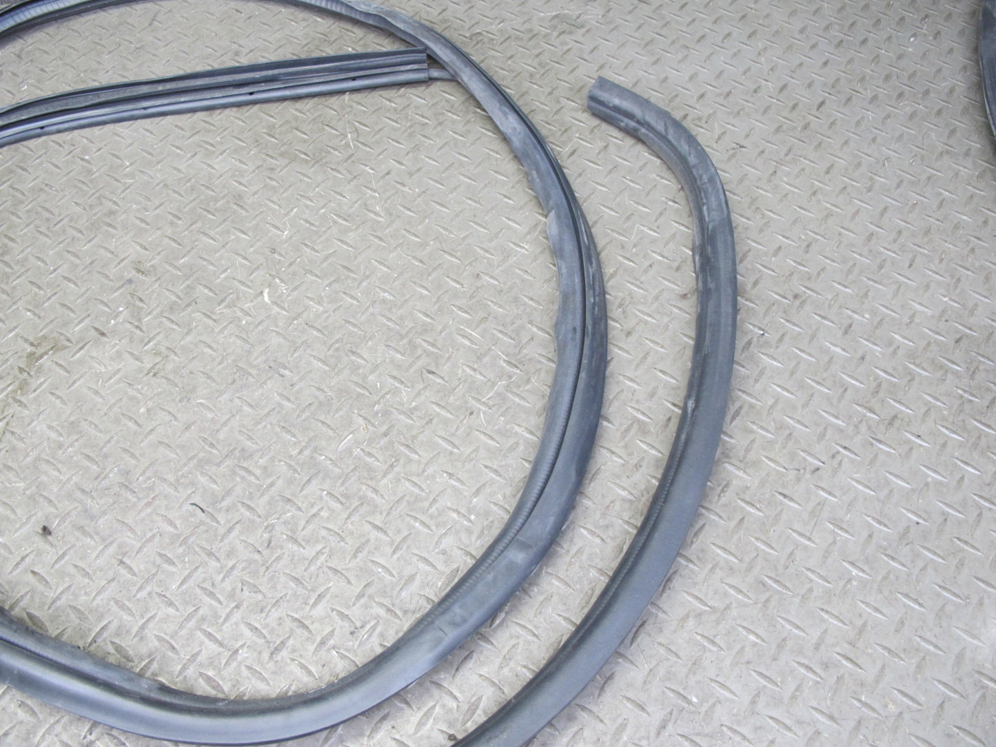 04-08 Mazda RX8 Front Left & Right Door Body Weather Strip Rubber Seal Set OEM