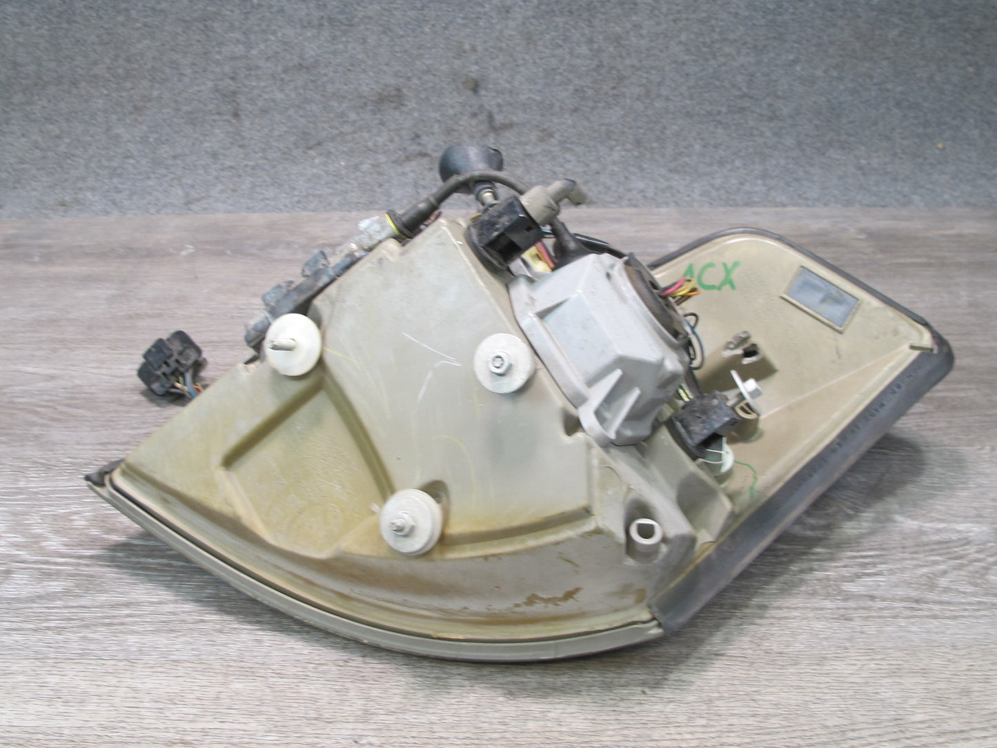 2006-2009 Cadillac XLR Front Right Passenger Side Xenon Headlight Lamp