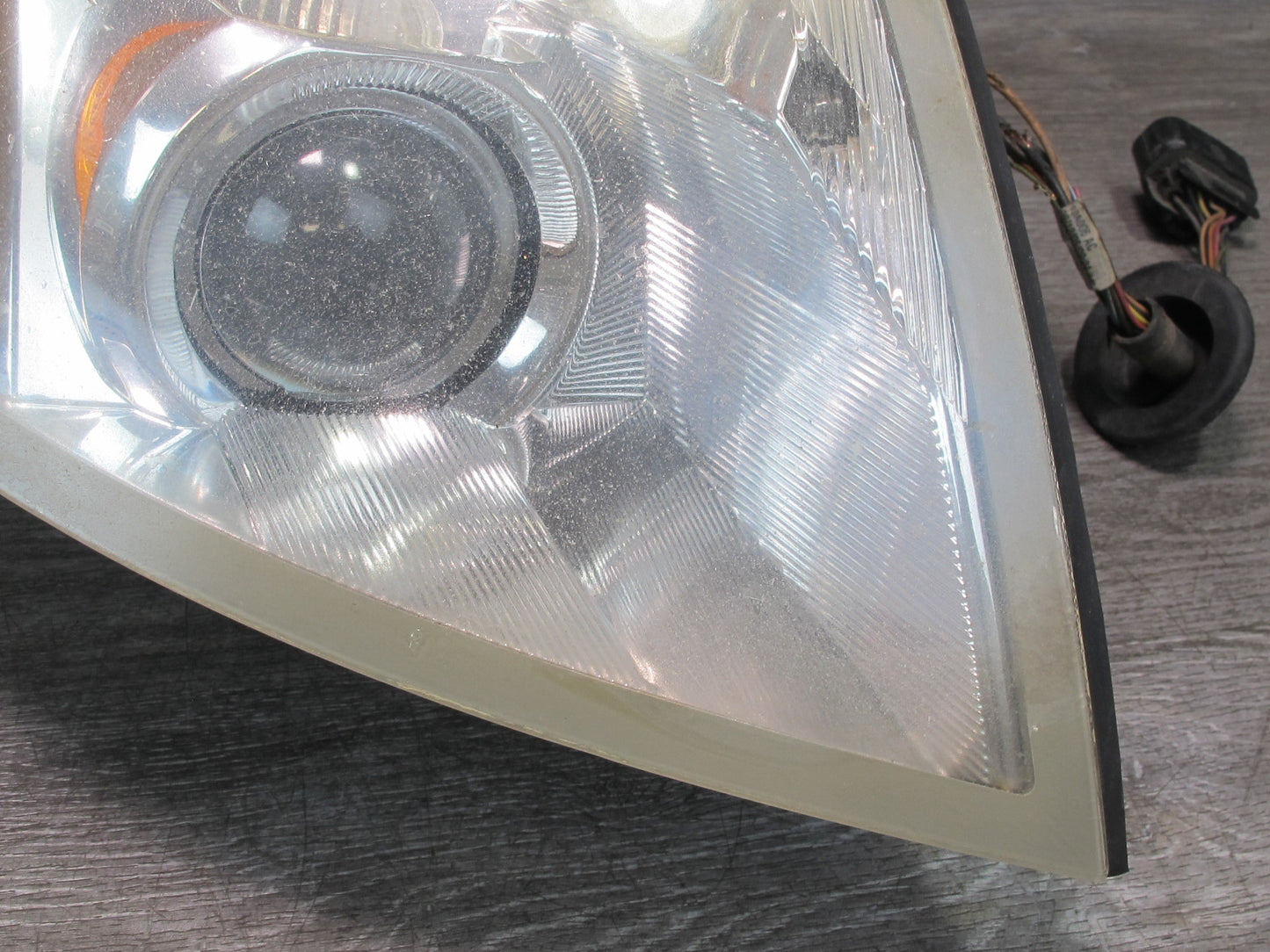 2006-2009 Cadillac XLR Front Right Passenger Side Xenon Headlight Lamp