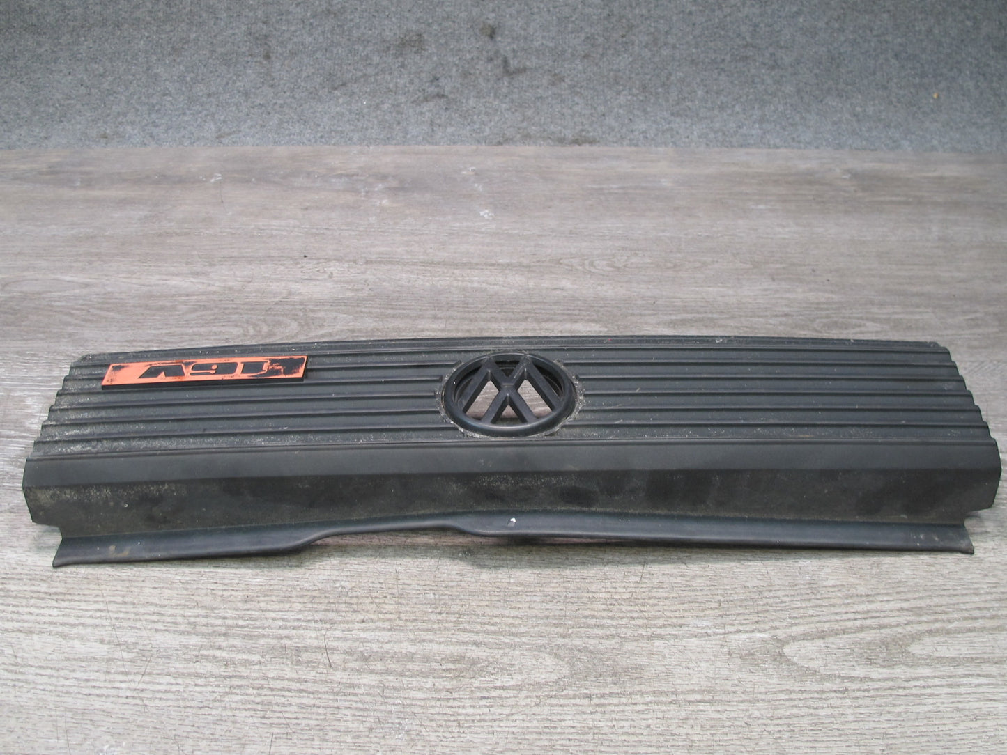 86-89 Volkswagen Scirocco MK2 16V Front Hood Grille w Emblem 533853653 OEM