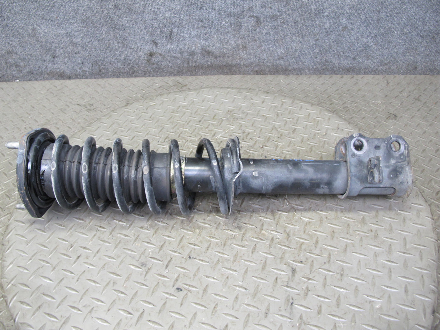 03-05 Toyota MR2 Spyder ZZW30L Set of 2 Rear Strut Shock Absorber OEM