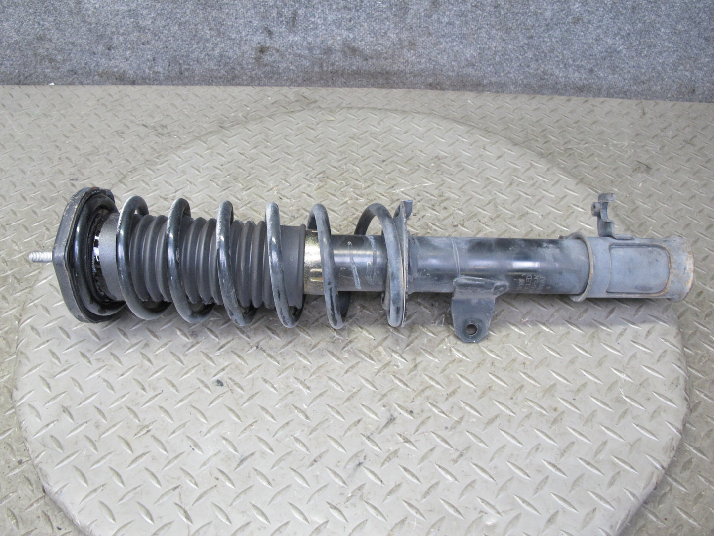 03-05 Toyota MR2 Spyder ZZW30L Set of 2 Rear Strut Shock Absorber OEM
