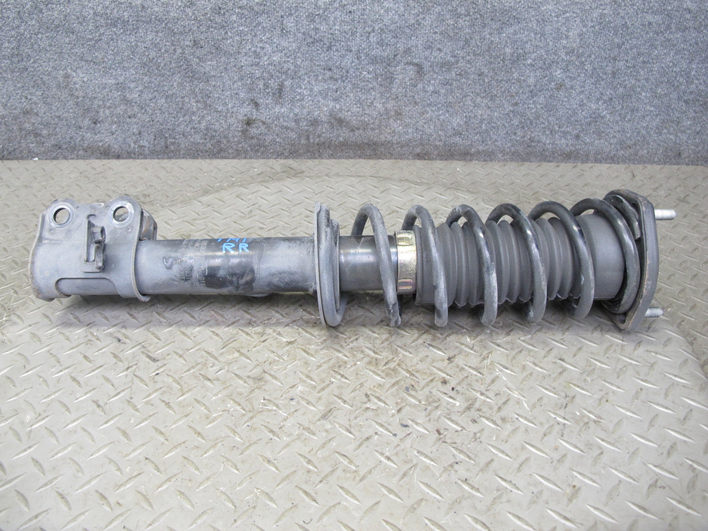 03-05 Toyota MR2 Spyder ZZW30L Set of 2 Rear Strut Shock Absorber OEM