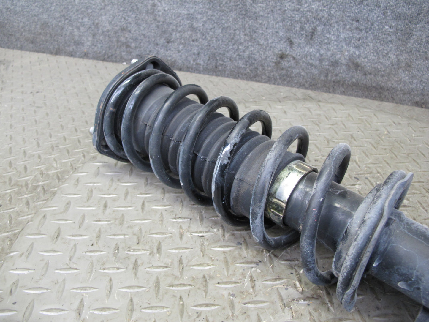 03-05 Toyota MR2 Spyder ZZW30L Set of 2 Rear Strut Shock Absorber OEM