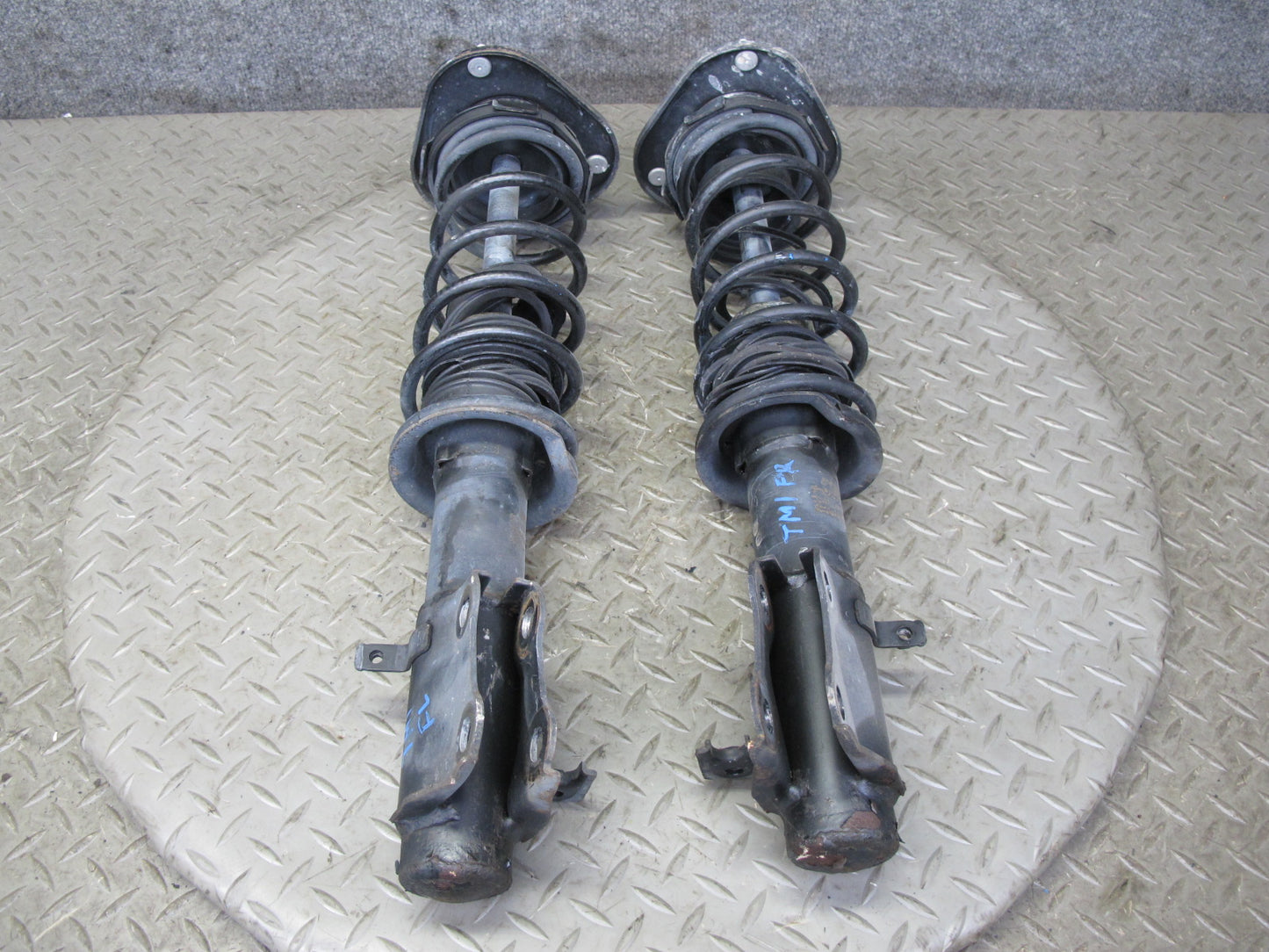 03-05 Toyota MR2 Spyder ZZW30L Set of 2 Front Strut Shock Absorber OEM