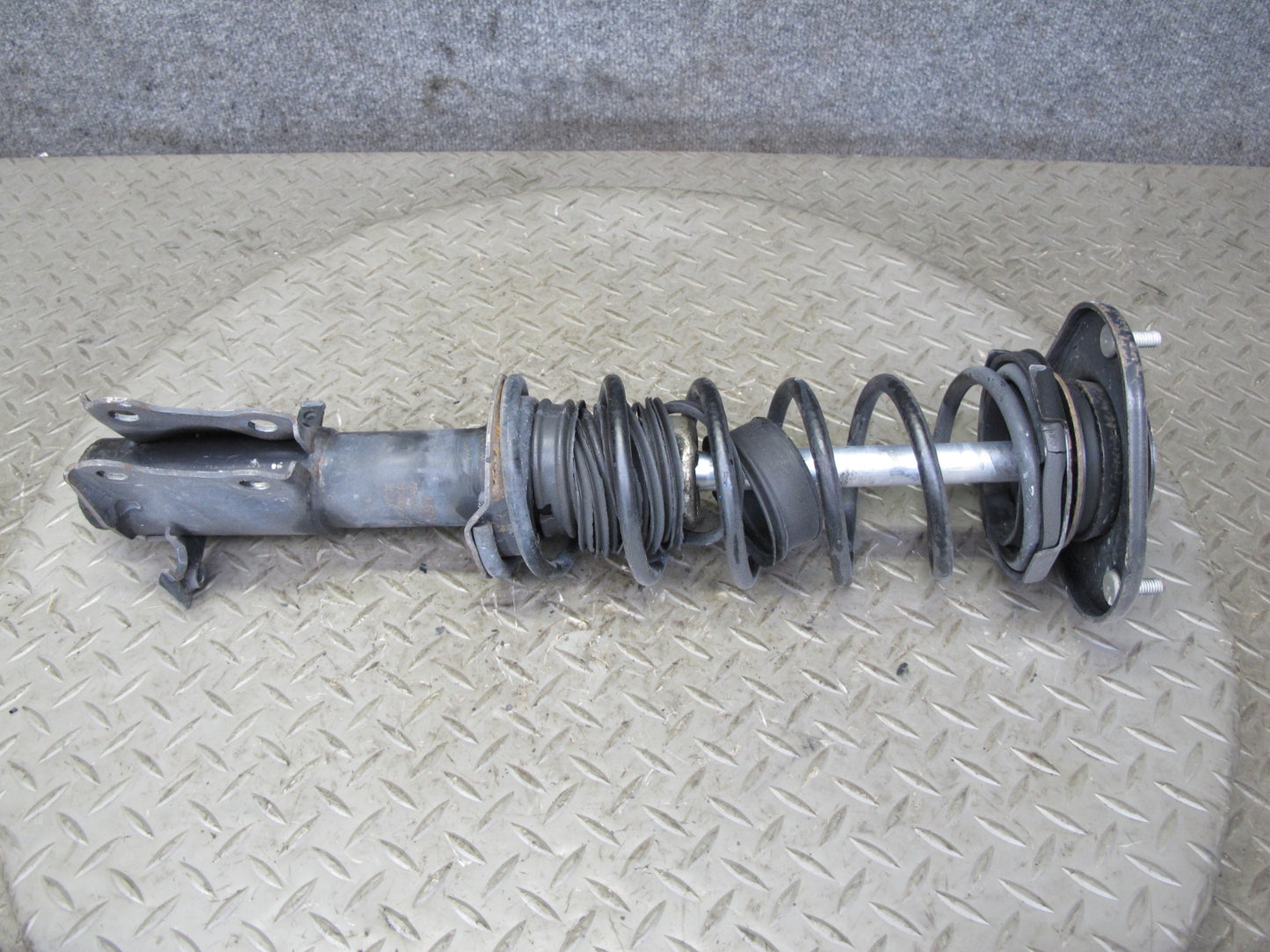 03-05 Toyota MR2 Spyder ZZW30L Set of 2 Front Strut Shock Absorber OEM