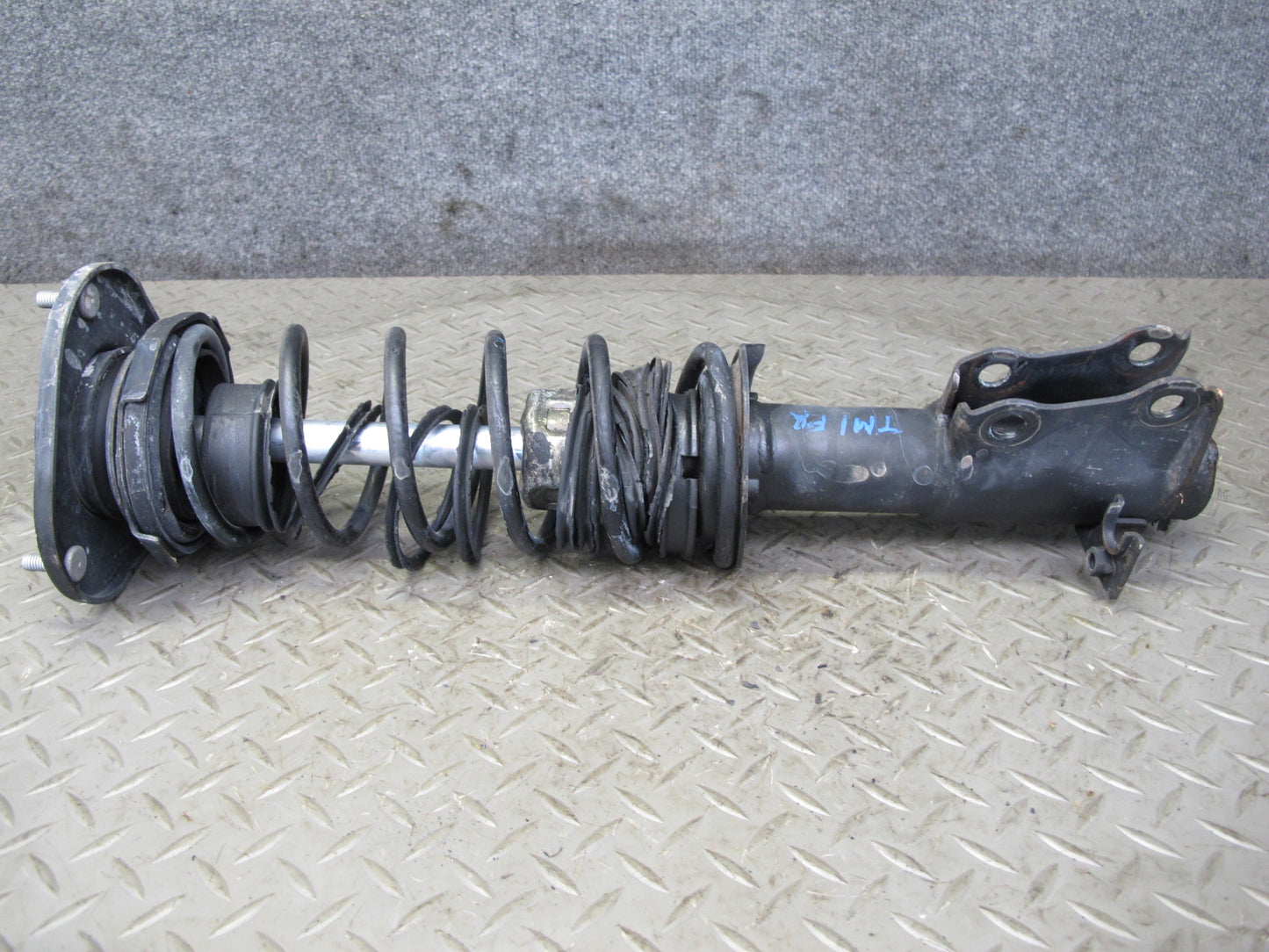 03-05 Toyota MR2 Spyder ZZW30L Set of 2 Front Strut Shock Absorber OEM