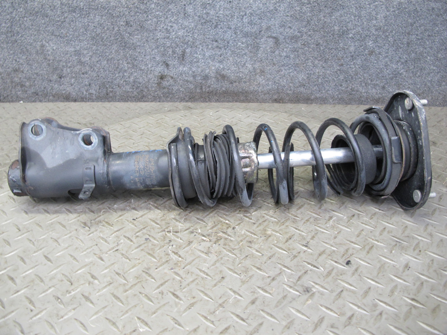 03-05 Toyota MR2 Spyder ZZW30L Set of 2 Front Strut Shock Absorber OEM