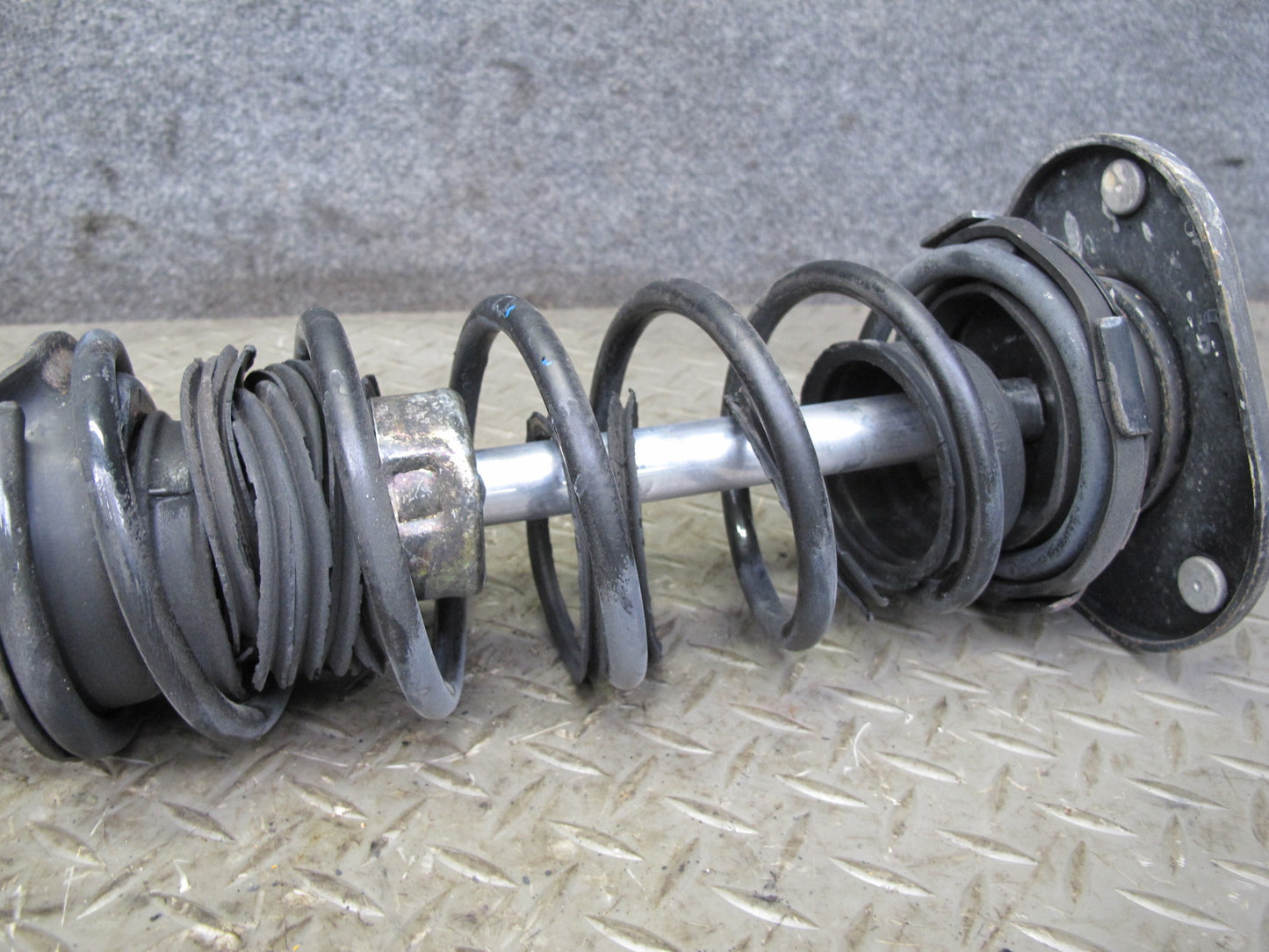 03-05 Toyota MR2 Spyder ZZW30L Set of 2 Front Strut Shock Absorber OEM