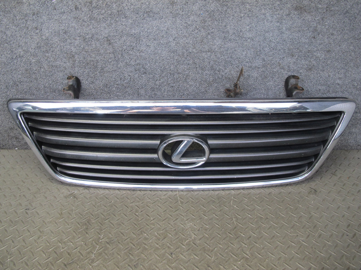 1998-2002 Lexus J100 LX470 Front Hood Exterior Chrome Upper Grille W/ Logo