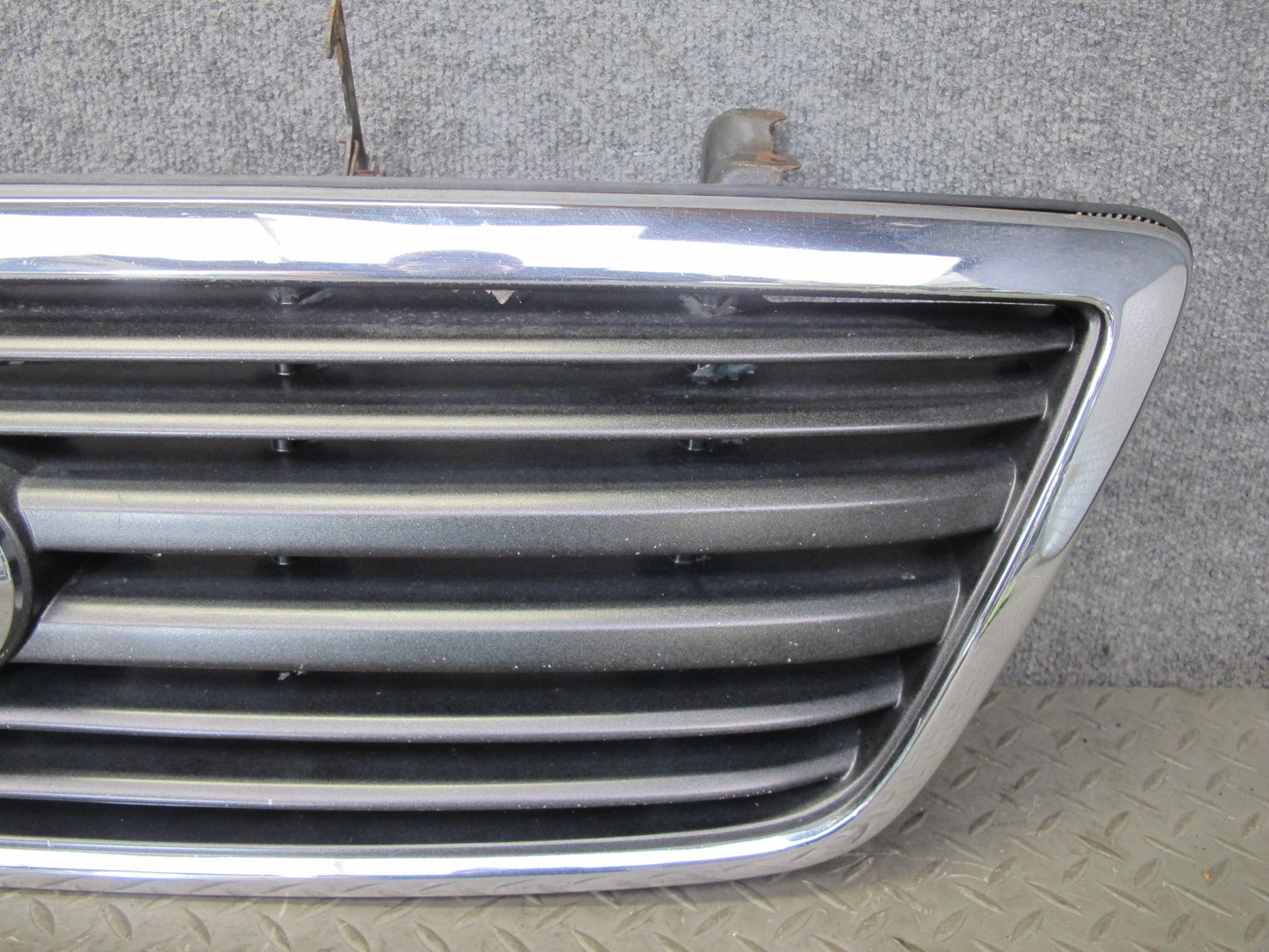1998-2002 Lexus J100 LX470 Front Hood Exterior Chrome Upper Grille W/ Logo