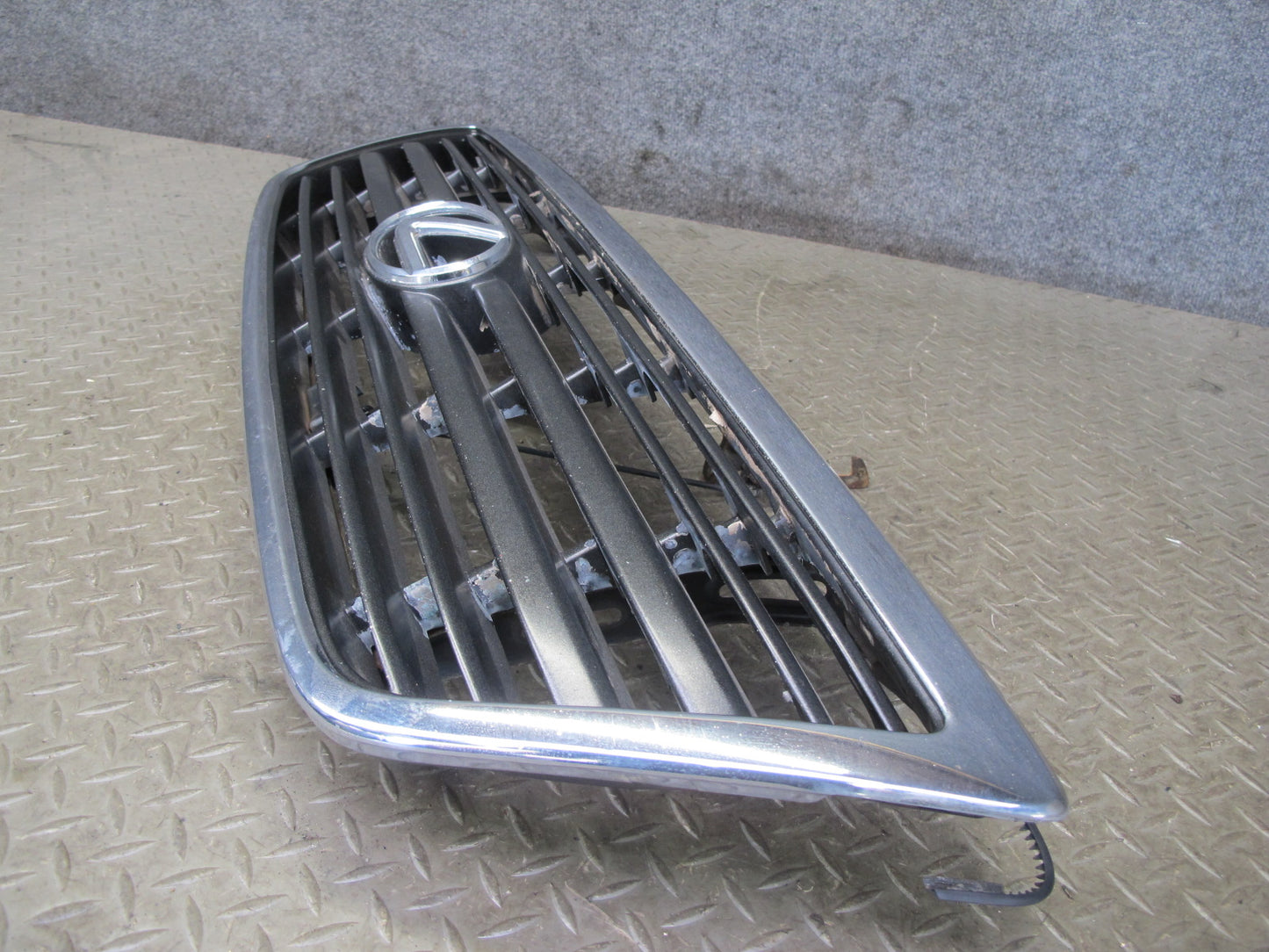 1998-2002 Lexus J100 LX470 Front Hood Exterior Chrome Upper Grille W/ Logo