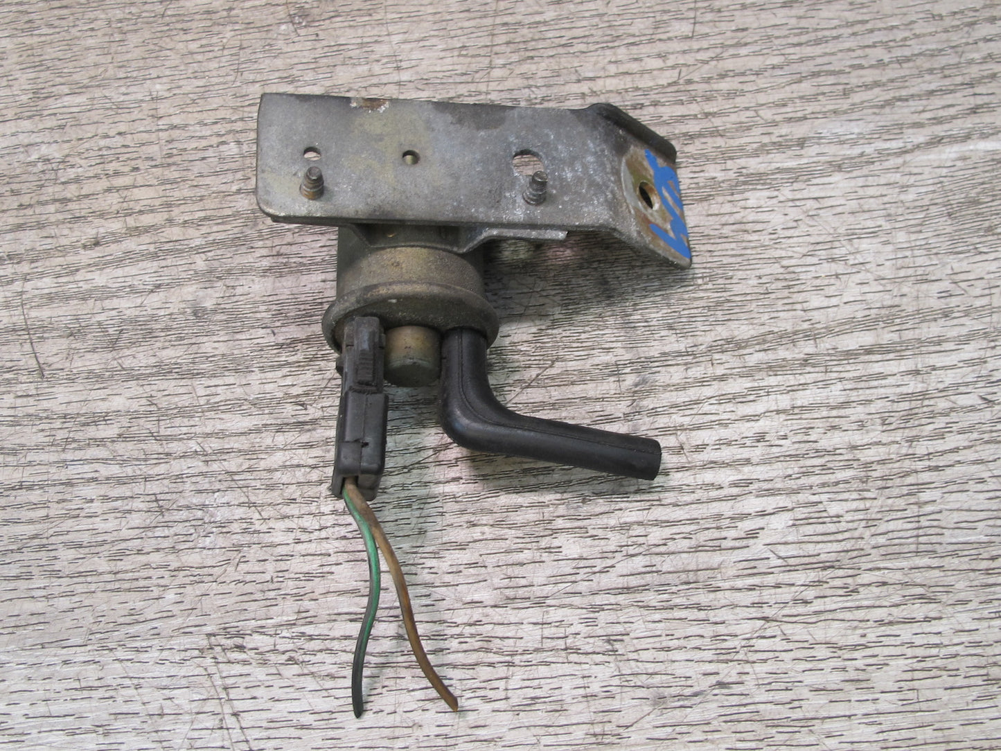 73-85 Mercedes R107 Vacuum Switch Valve w Bracket OEM