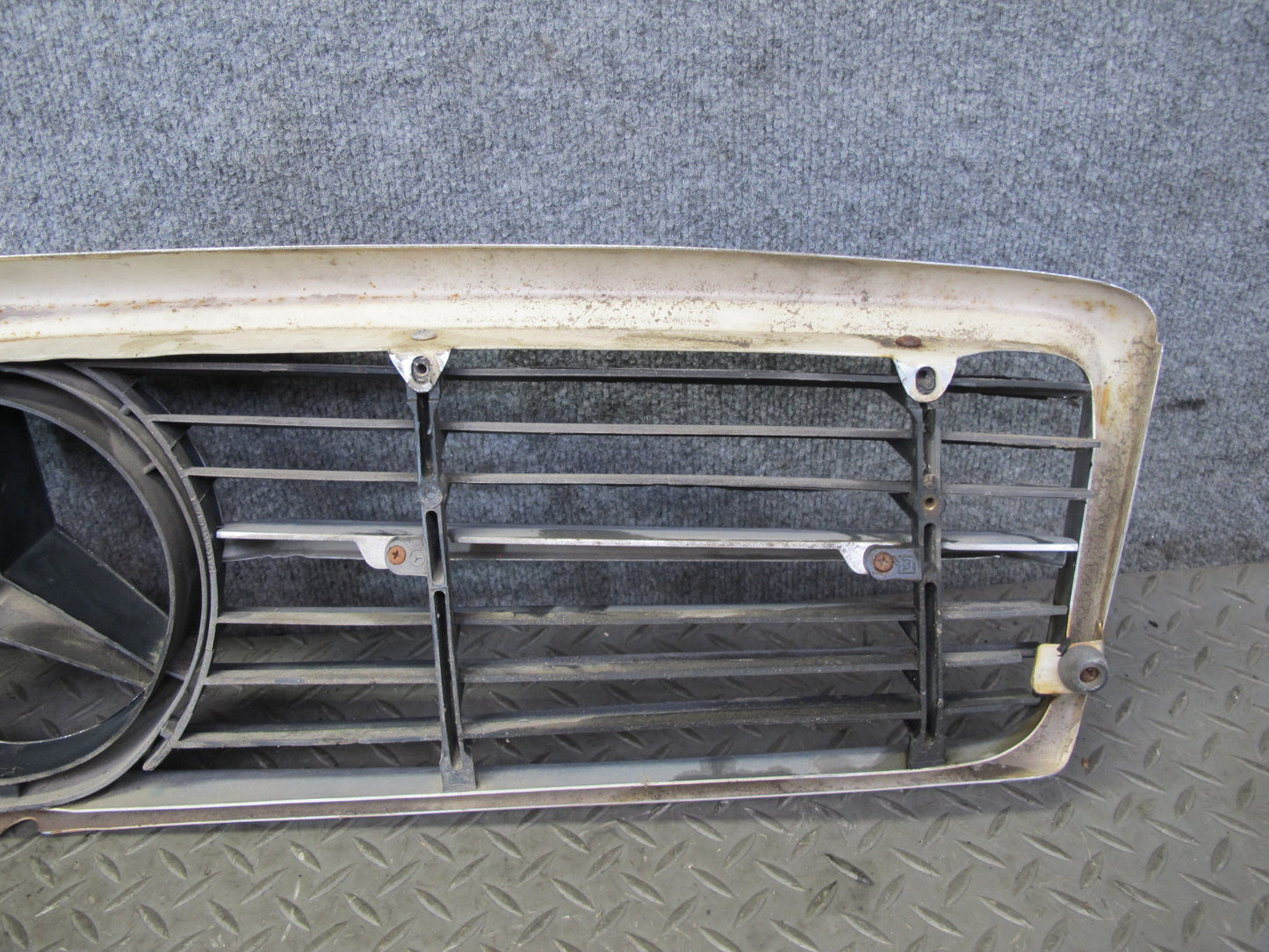 73-89 Mercedes R107 Sl-class Front Radiator Hood Chrome Grille w Emblem OEM