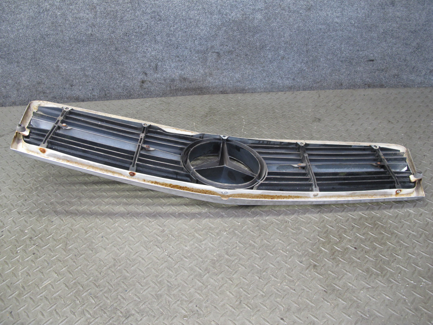 73-89 Mercedes R107 Sl-class Front Radiator Hood Chrome Grille w Emblem OEM